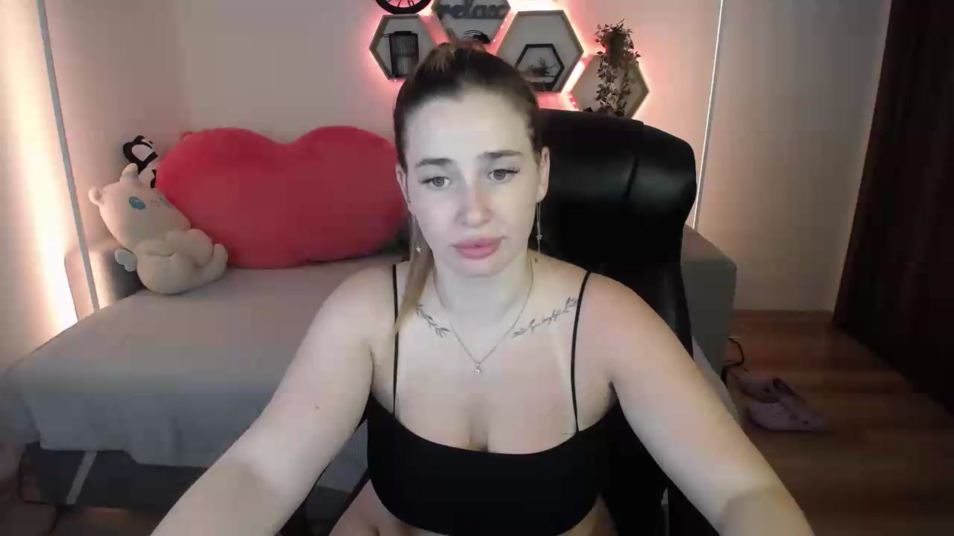 Gallery image thumbnail from SabrinaViolet's myfreecams stream on, 07/11/2026, 13:44 image 17 of 20