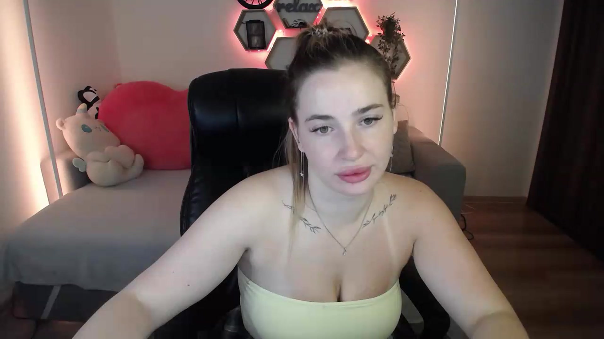 Gallery image thumbnail from SabrinaViolet's myfreecams stream on, 07/12/2026, 08:17 image 20 of 20