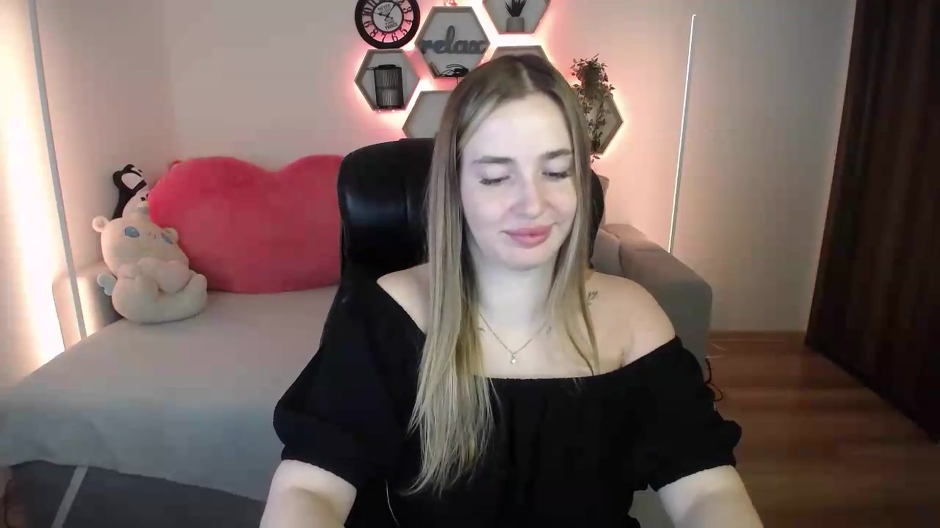 Gallery image thumbnail from SabrinaViolet's myfreecams stream on, 07/14/2026, 09:06 image 8 of 20