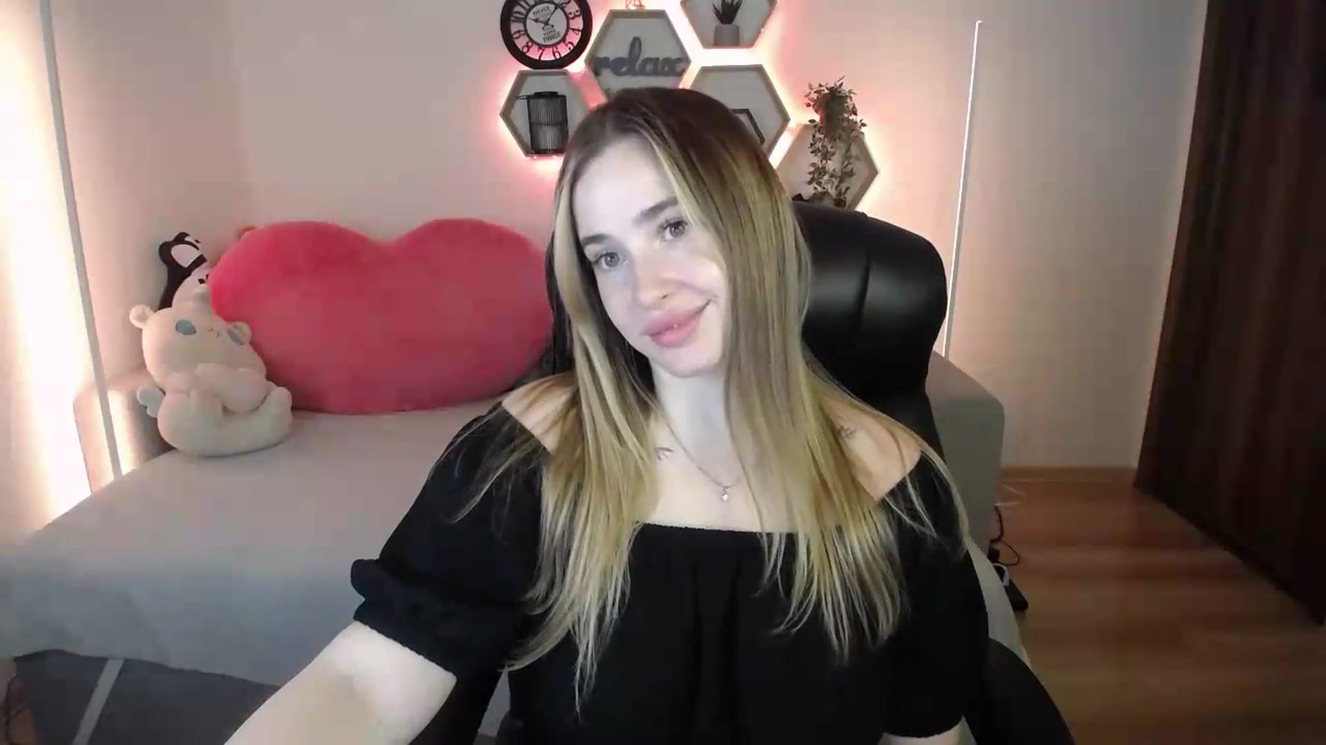 Gallery image thumbnail from SabrinaViolet's myfreecams stream on, 07/14/2026, 09:06 image 3 of 20