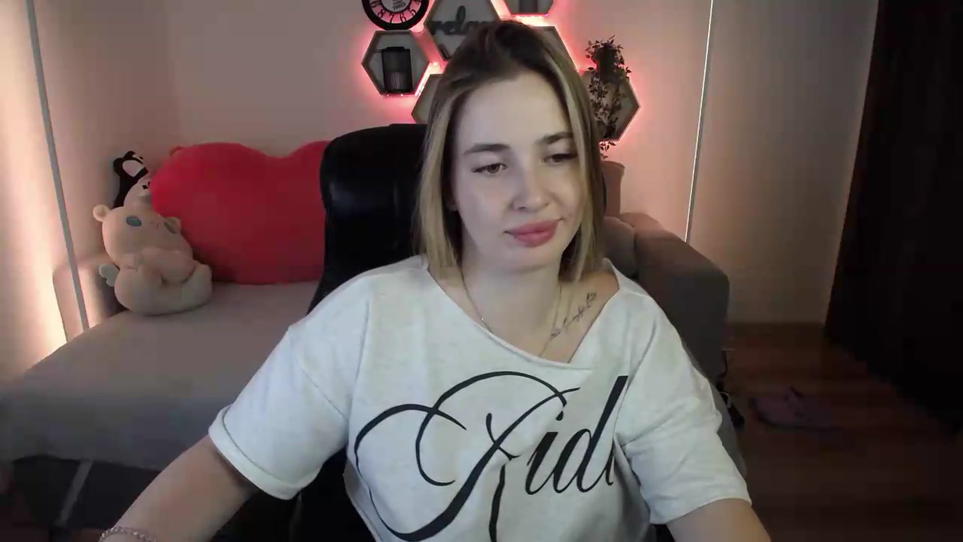 Gallery image thumbnail from SabrinaViolet's myfreecams stream on, 07/14/2026, 11:31 image 4 of 20