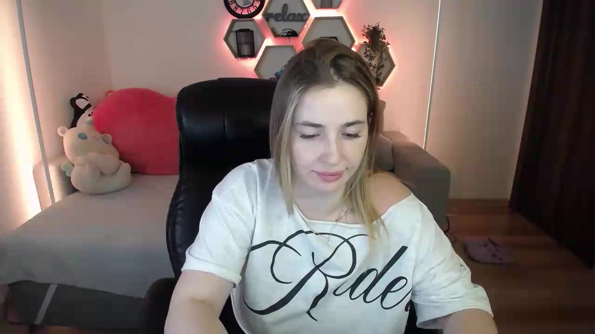 Gallery image thumbnail from SabrinaViolet's myfreecams stream on, 07/14/2026, 11:31 image 18 of 20