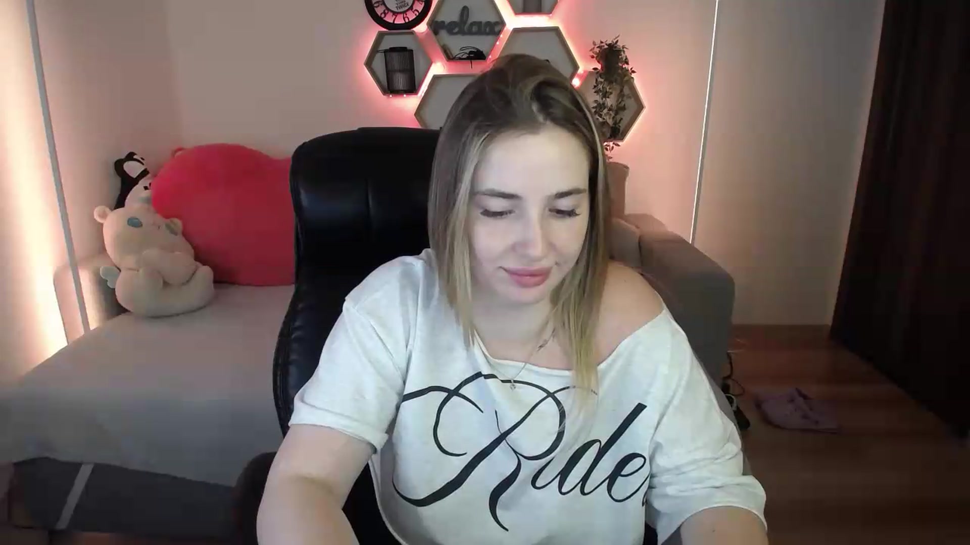 Gallery image thumbnail from SabrinaViolet's myfreecams stream on, 07/14/2026, 11:31 image 19 of 20