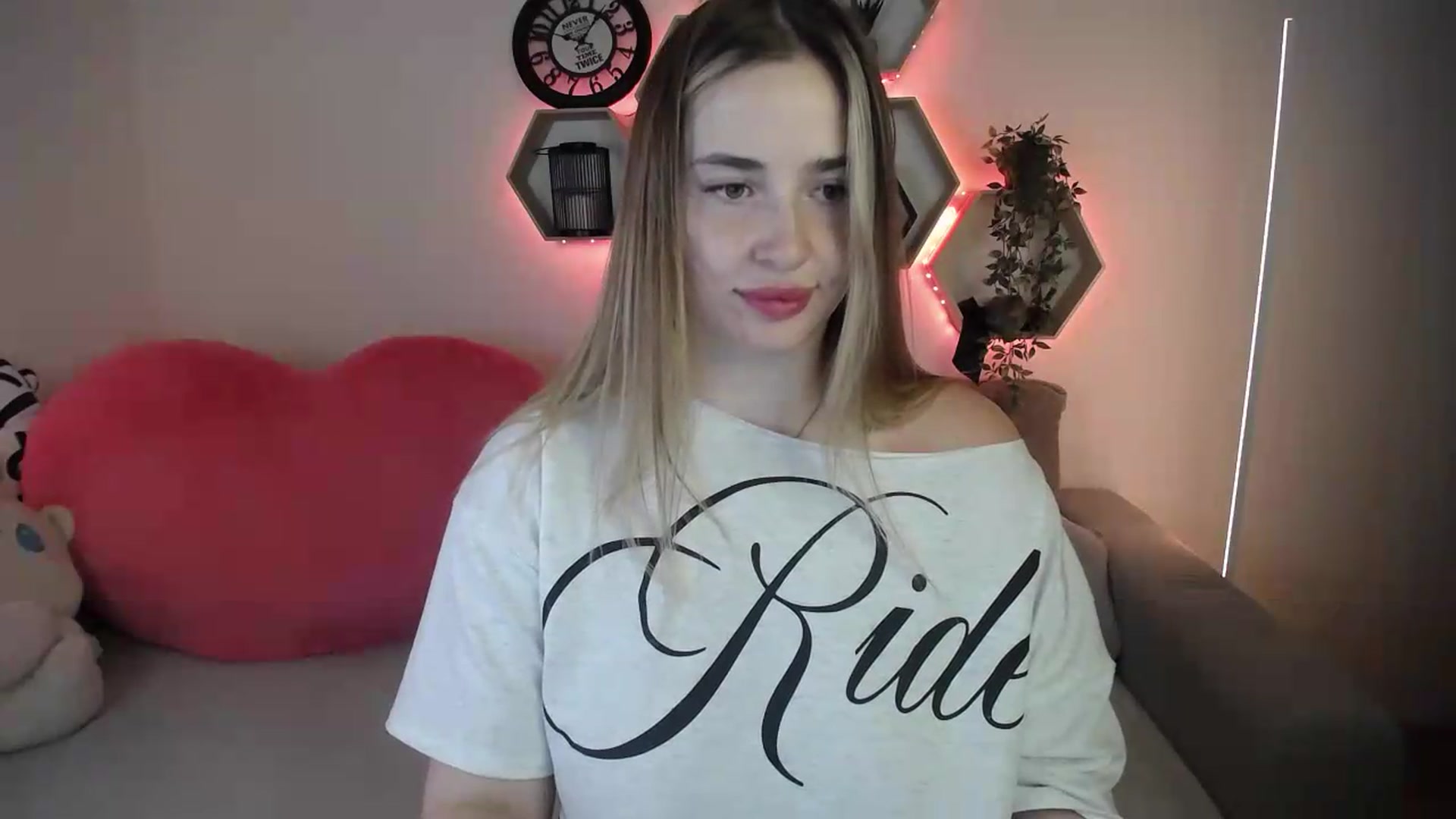 Gallery image thumbnail from SabrinaViolet's myfreecams stream on, 07/14/2026, 13:05 image 9 of 20