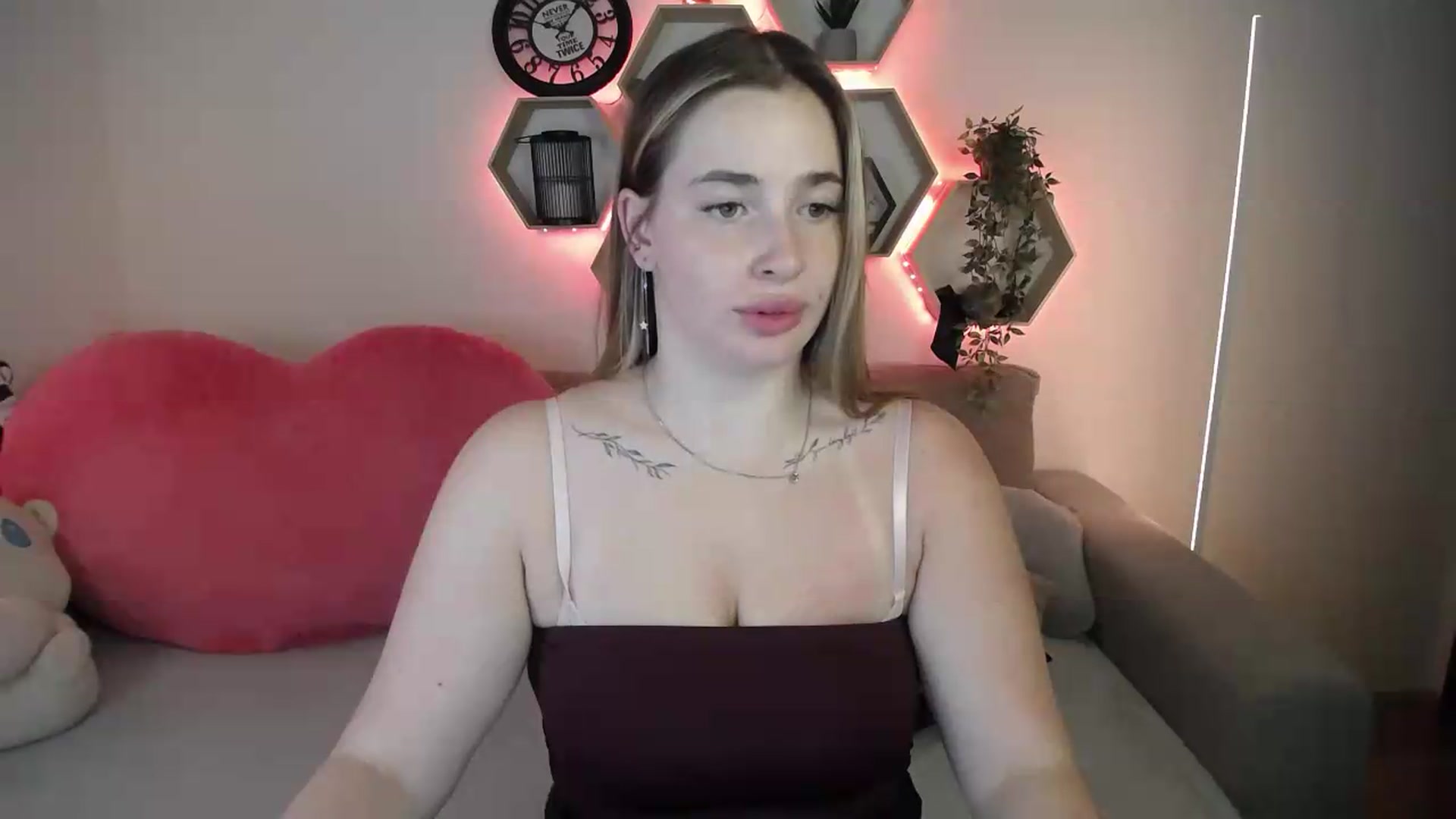 Gallery image thumbnail from SabrinaViolet's myfreecams stream on, 07/15/2026, 13:31 image 12 of 20