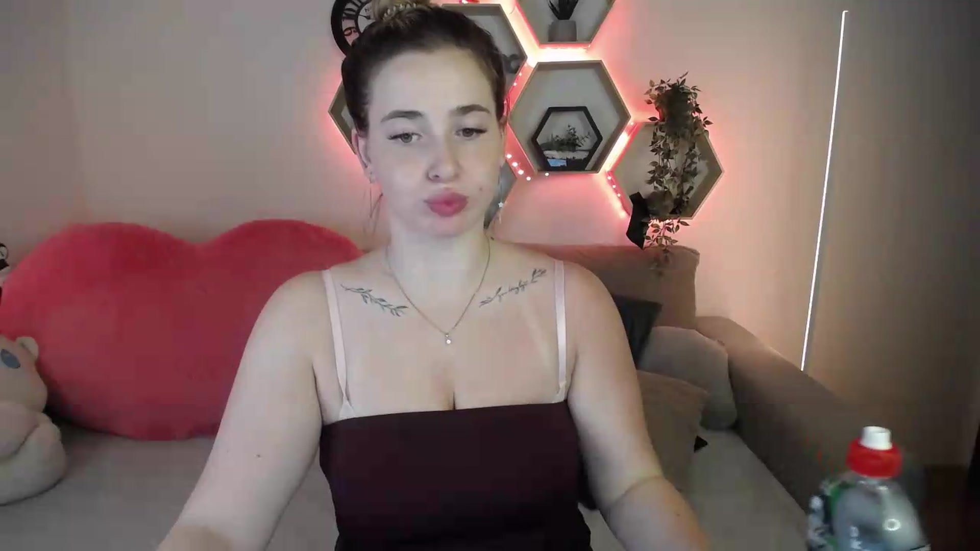 Gallery image thumbnail from SabrinaViolet's myfreecams stream on, 07/15/2026, 13:31 image 2 of 20