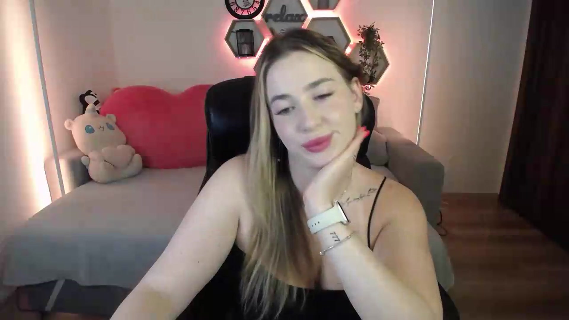 Gallery image thumbnail from SabrinaViolet's myfreecams stream on, 07/17/2026, 08:51 image 18 of 20