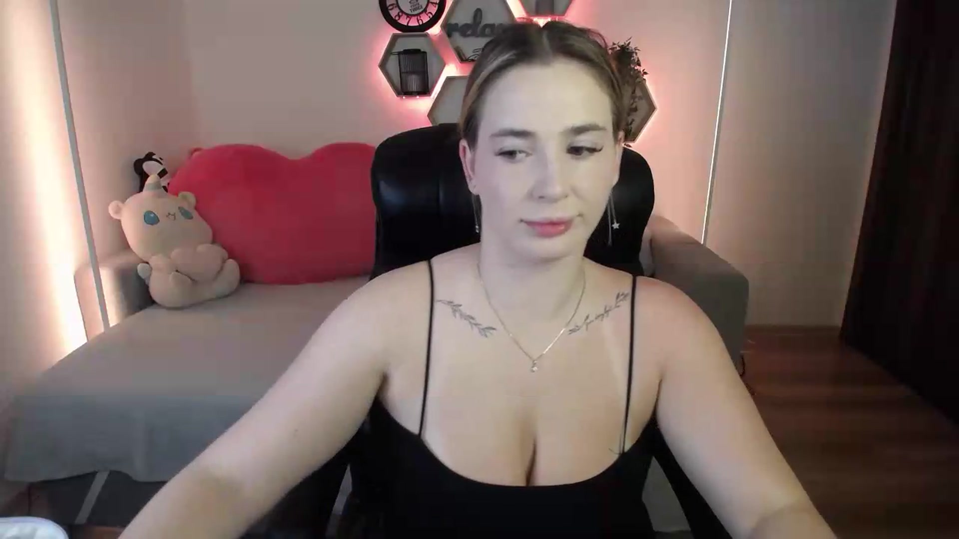 Gallery image thumbnail from SabrinaViolet's myfreecams stream on, 07/17/2026, 08:51 image 6 of 20