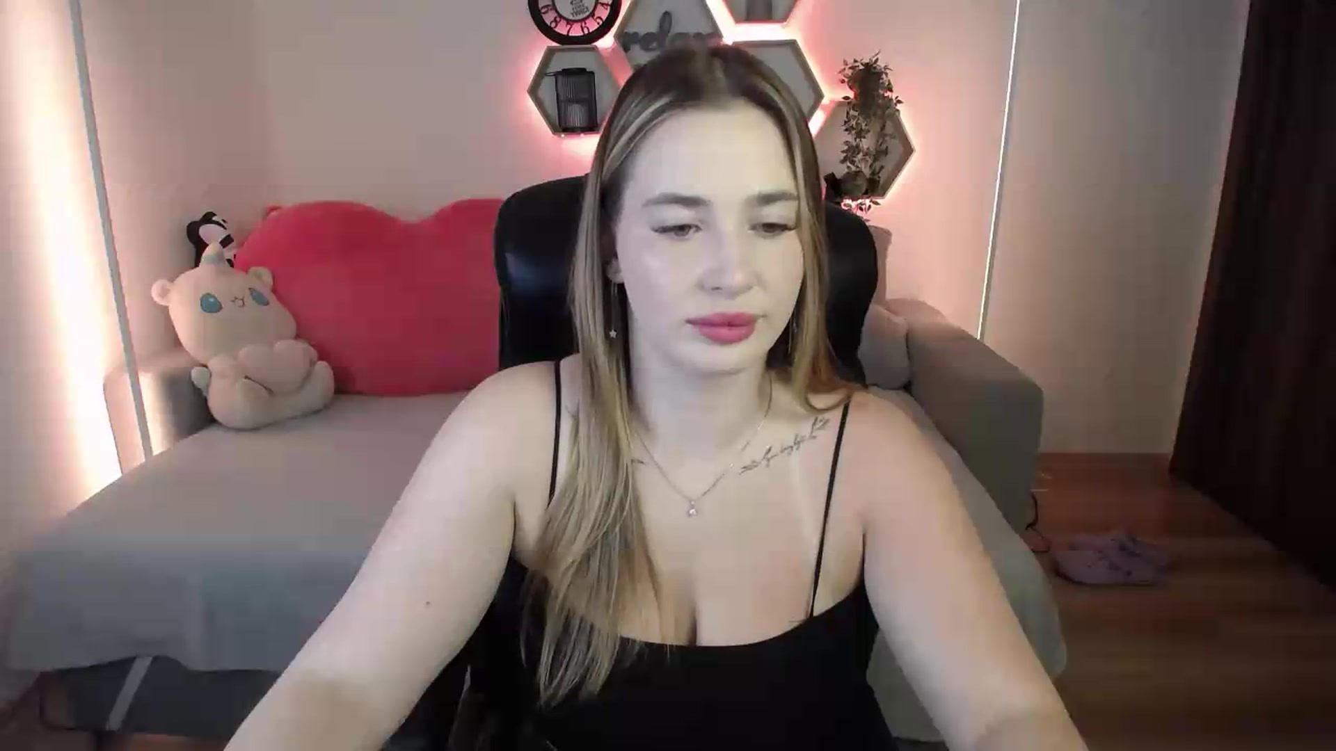 Gallery image thumbnail from SabrinaViolet's myfreecams stream on, 07/17/2026, 09:46 image 2 of 20
