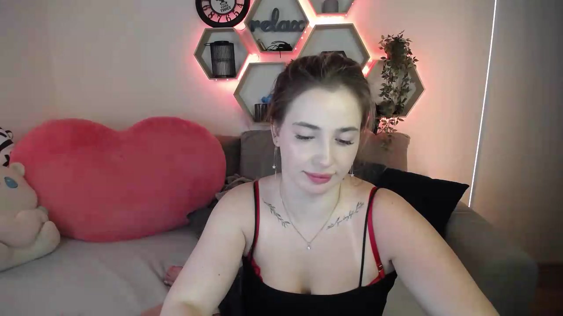 Gallery image thumbnail from SabrinaViolet's myfreecams stream on, 07/17/2026, 12:11 image 11 of 20
