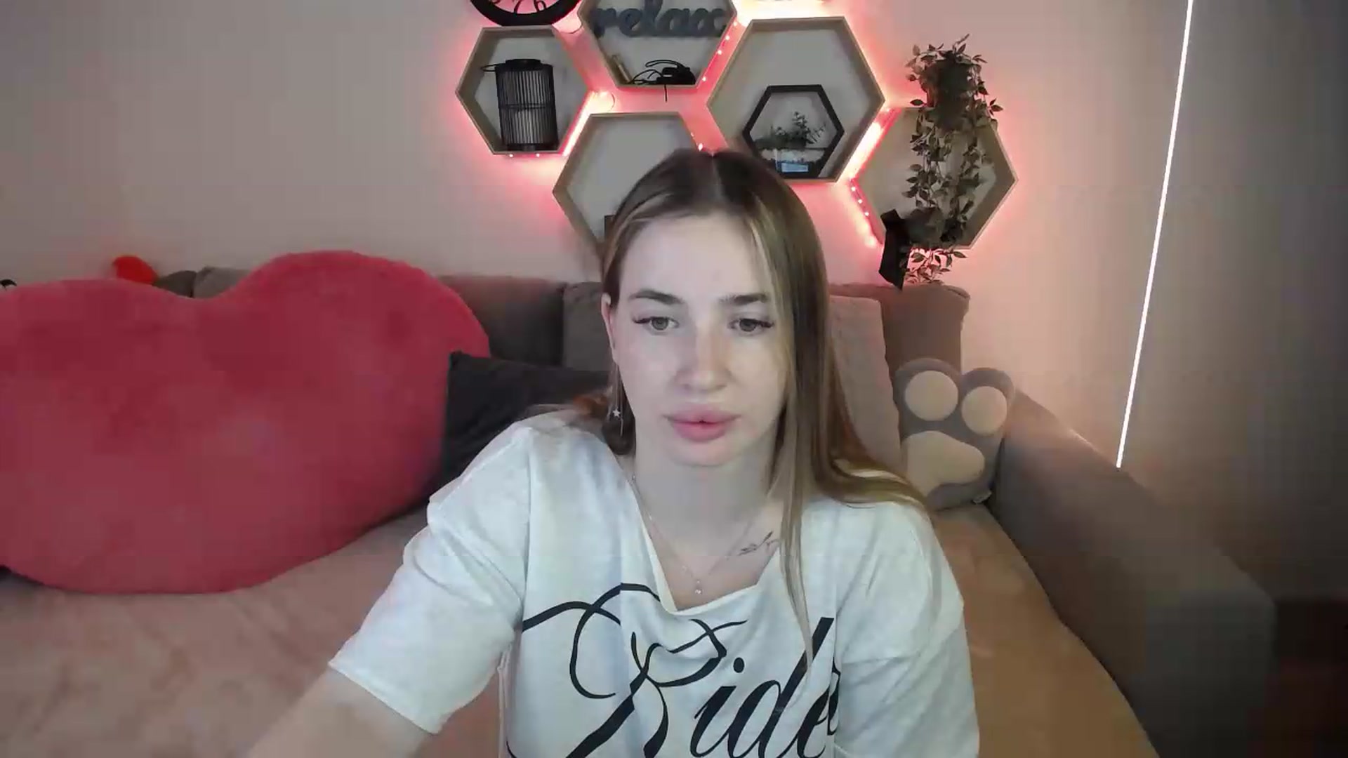 Gallery image thumbnail from SabrinaViolet's myfreecams stream on, 07/20/2026, 09:46 image 18 of 20