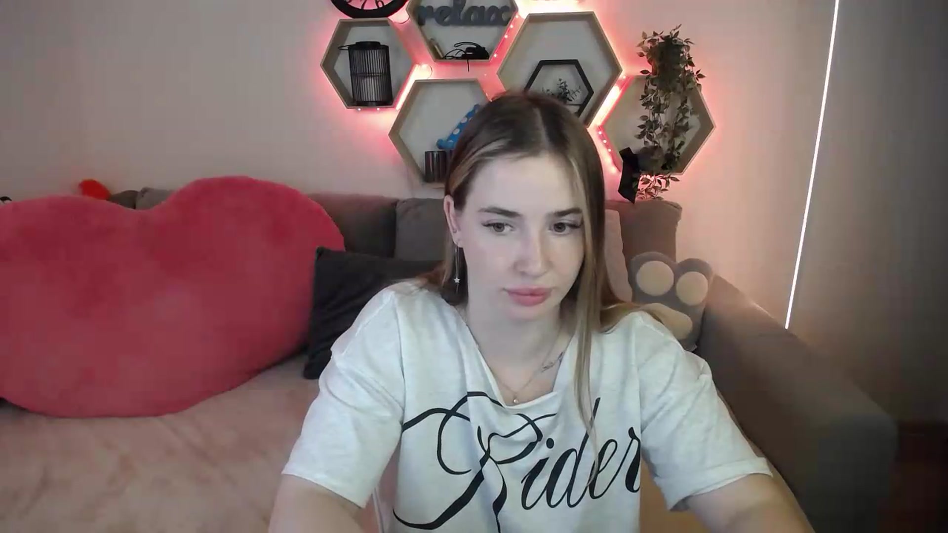 Gallery image thumbnail from SabrinaViolet's myfreecams stream on, 07/20/2026, 09:46 image 19 of 20