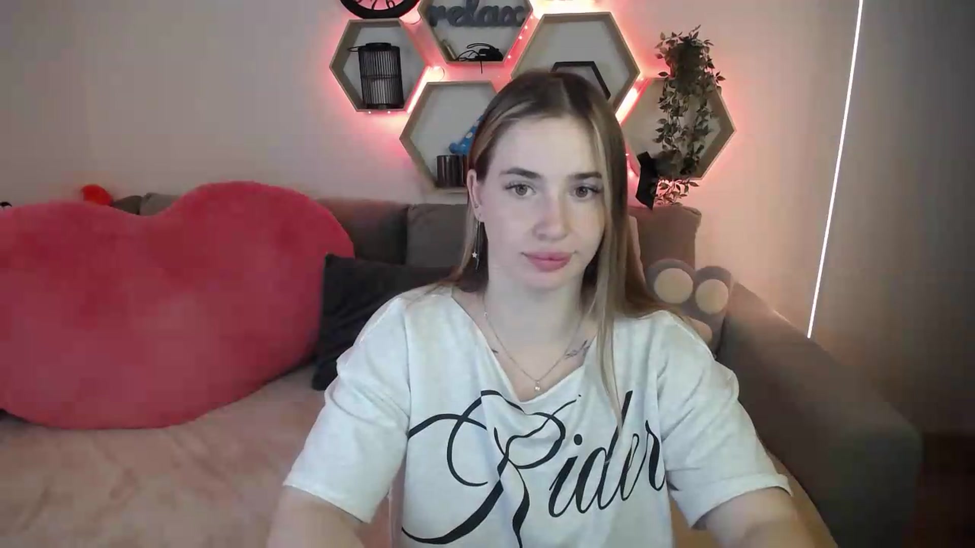 Gallery image thumbnail from SabrinaViolet's myfreecams stream on, 07/20/2026, 09:46 image 17 of 20