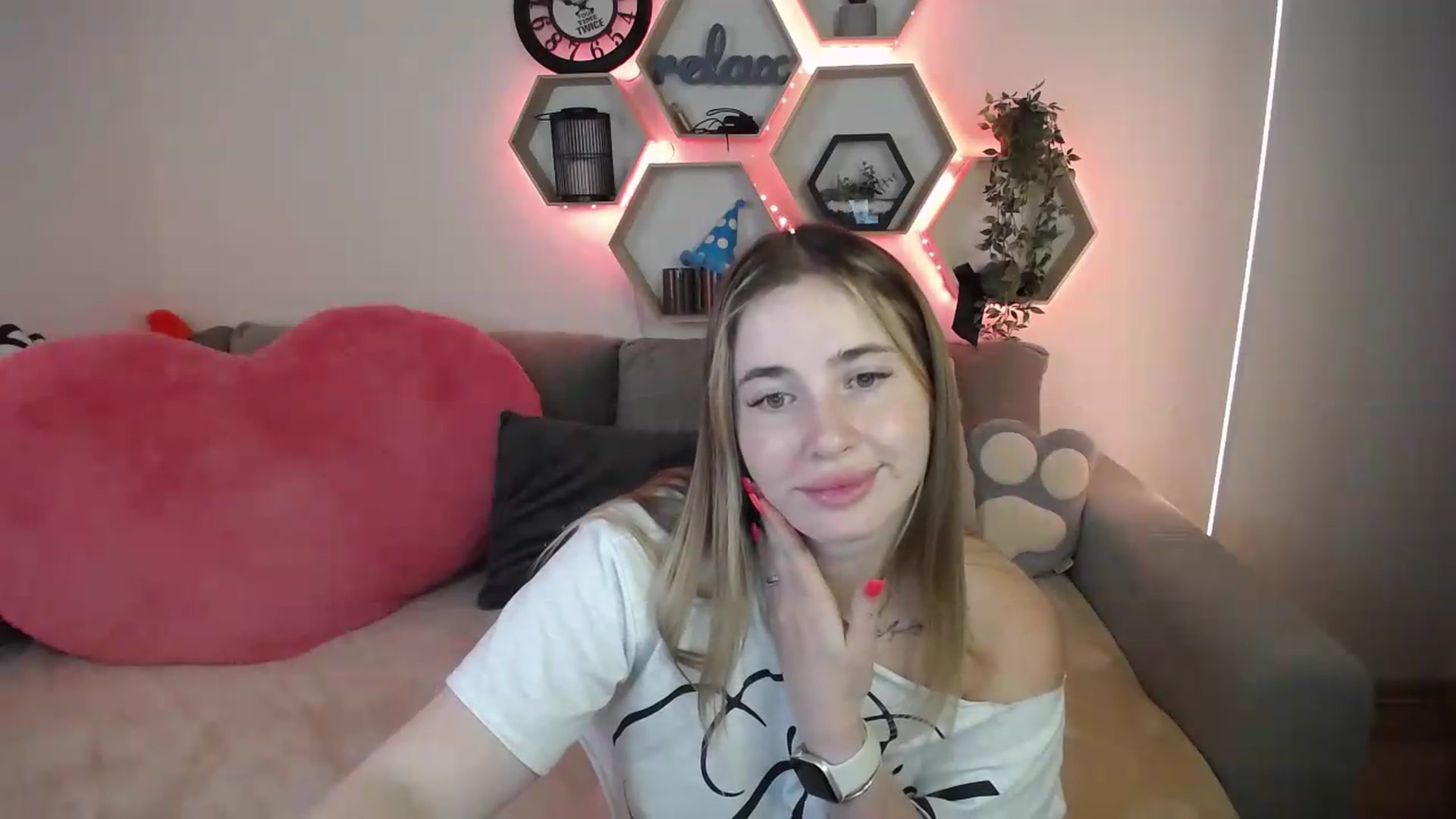 Gallery image thumbnail from SabrinaViolet's myfreecams stream on, 07/20/2026, 11:10 image 12 of 20