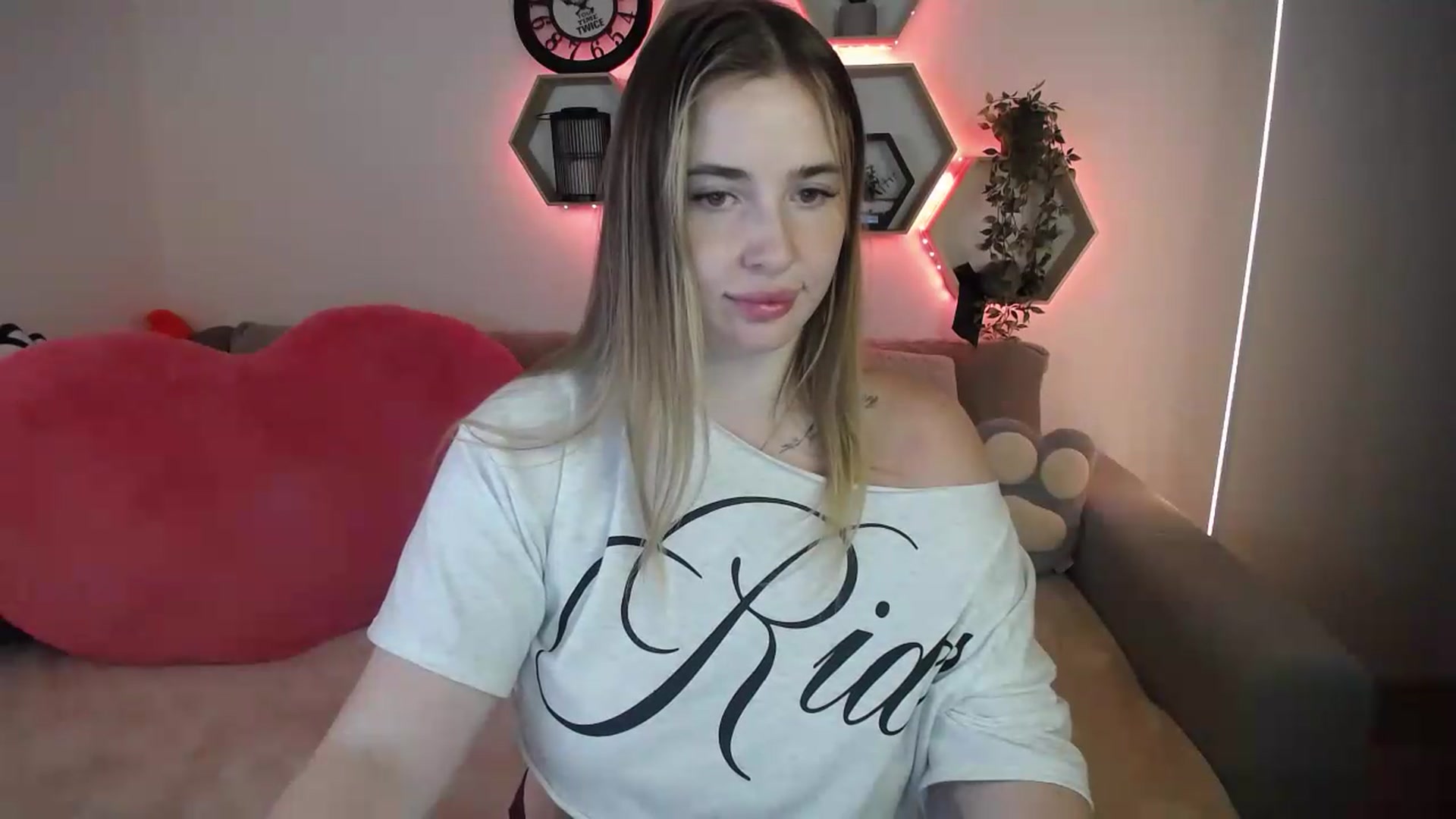 Gallery image thumbnail from SabrinaViolet's myfreecams stream on, 07/20/2026, 11:10 image 14 of 20