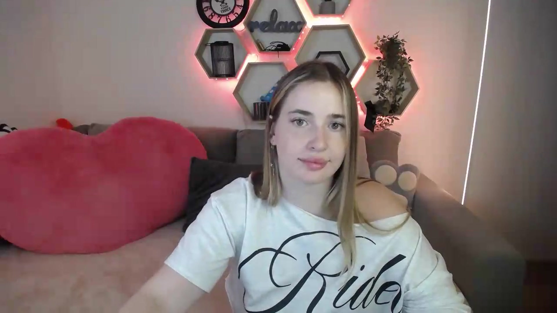 Gallery image thumbnail from SabrinaViolet's myfreecams stream on, 07/20/2026, 11:10 image 9 of 20
