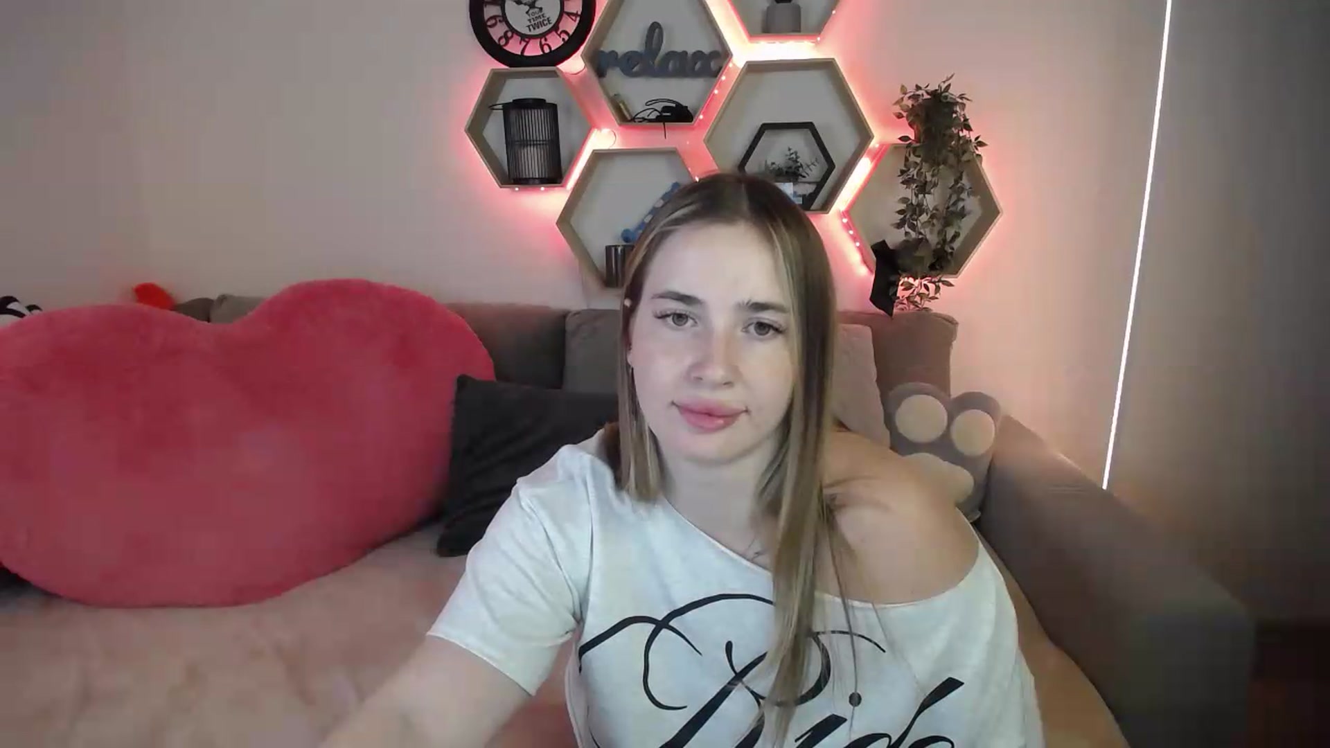 Gallery image thumbnail from SabrinaViolet's myfreecams stream on, 07/20/2026, 11:10 image 7 of 20