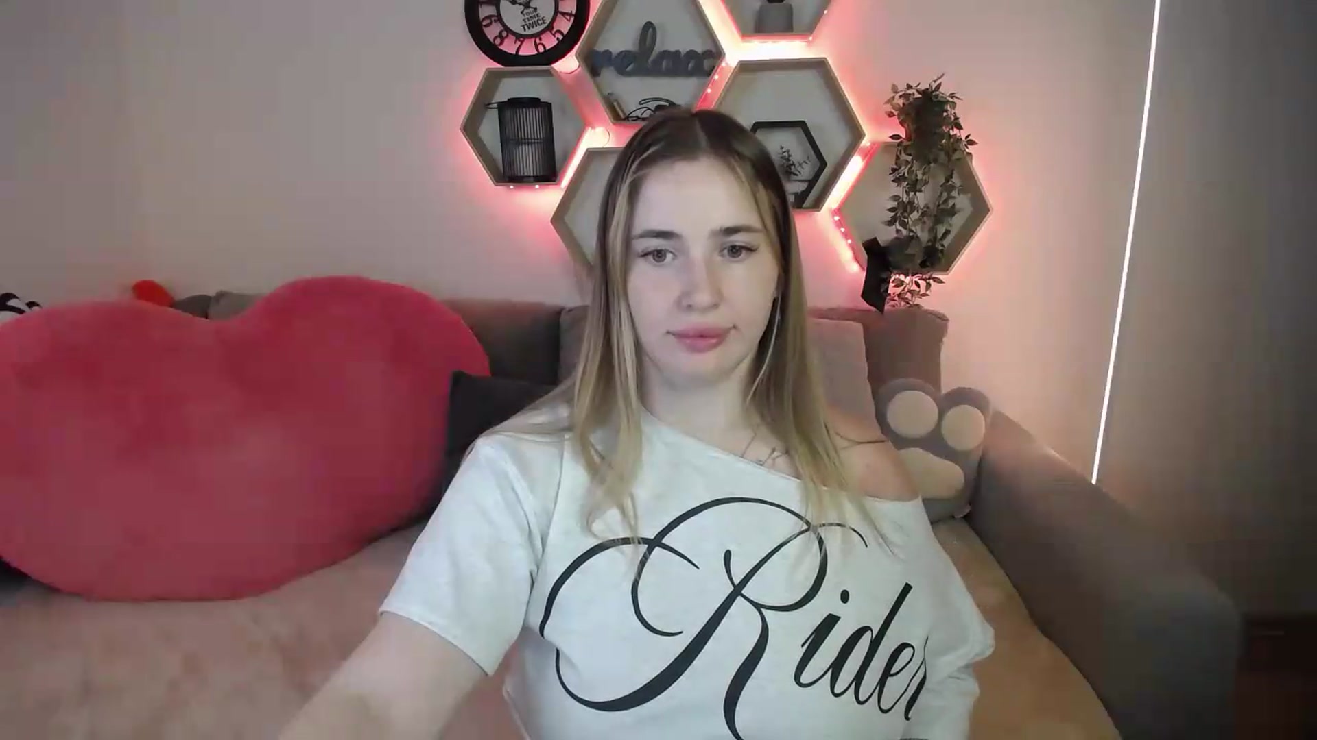 Gallery image thumbnail from SabrinaViolet's myfreecams stream on, 07/20/2026, 11:10 image 11 of 20