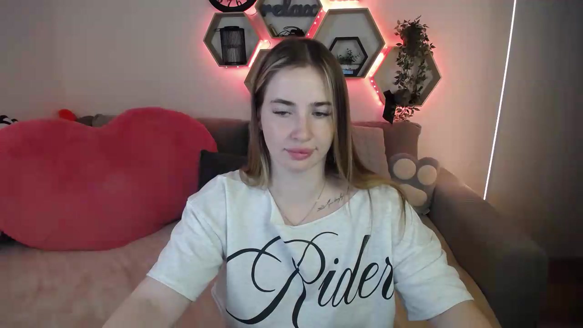 Gallery image thumbnail from SabrinaViolet's myfreecams stream on, 07/20/2026, 11:10 image 4 of 20