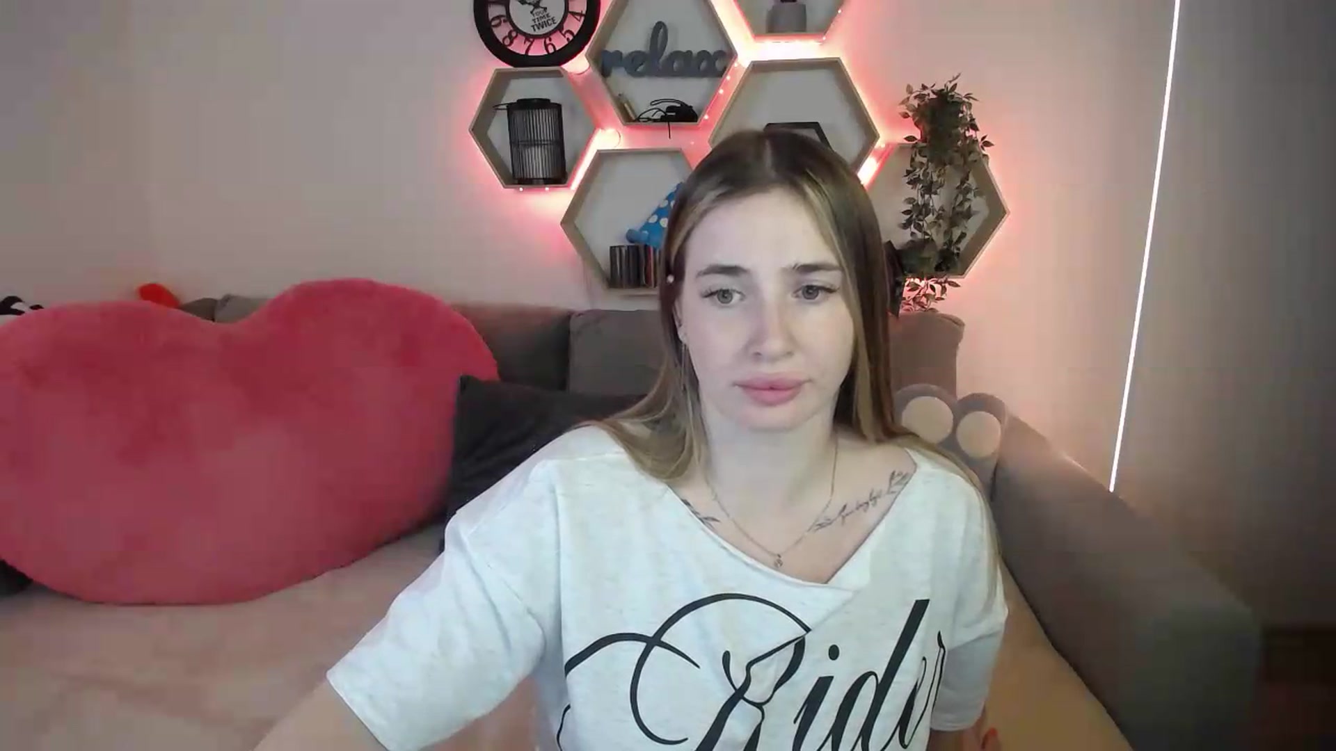 Gallery image thumbnail from SabrinaViolet's myfreecams stream on, 07/20/2026, 11:33 image 20 of 20