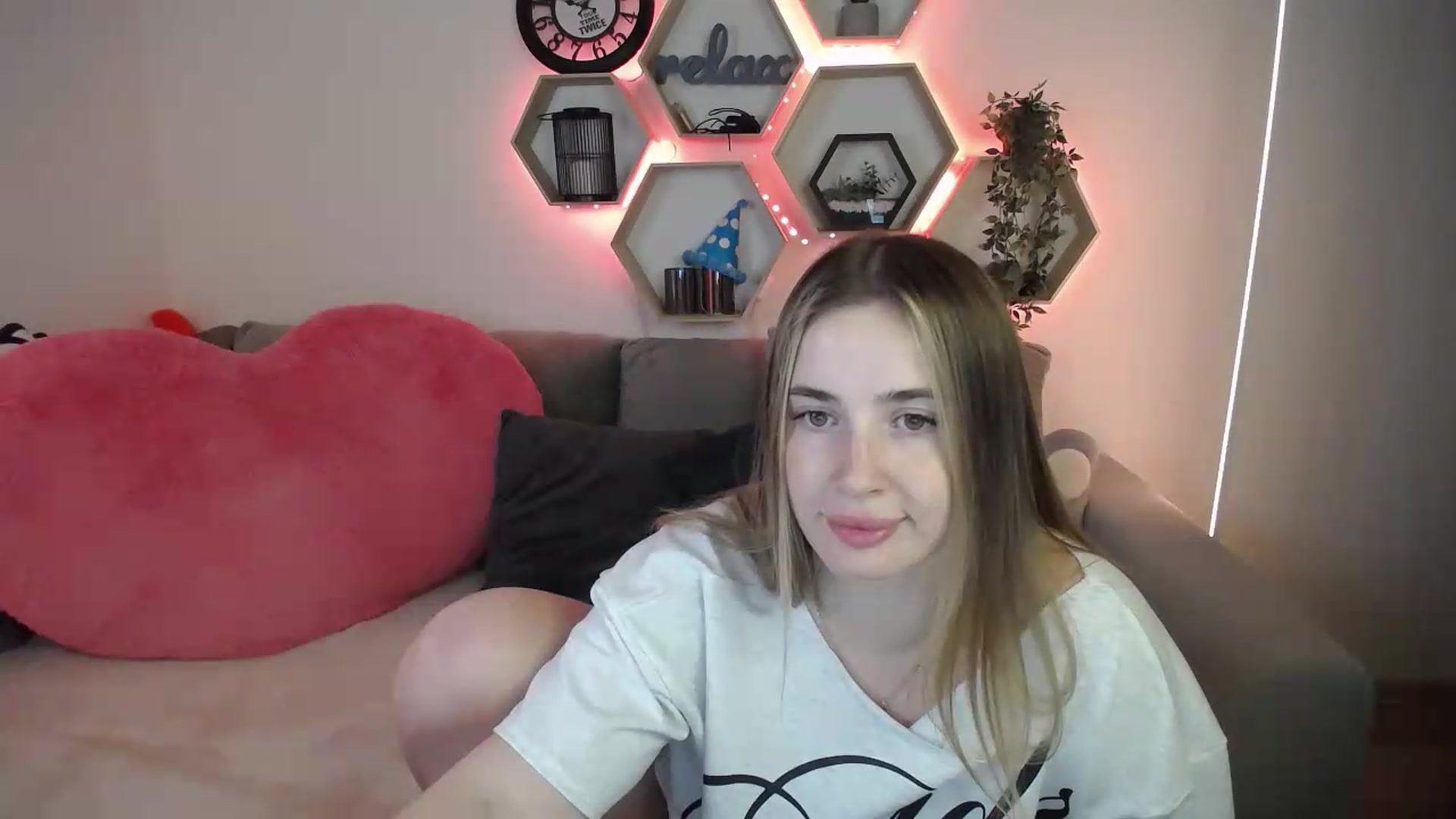 Gallery image thumbnail from SabrinaViolet's myfreecams stream on, 07/20/2026, 11:33 image 2 of 20