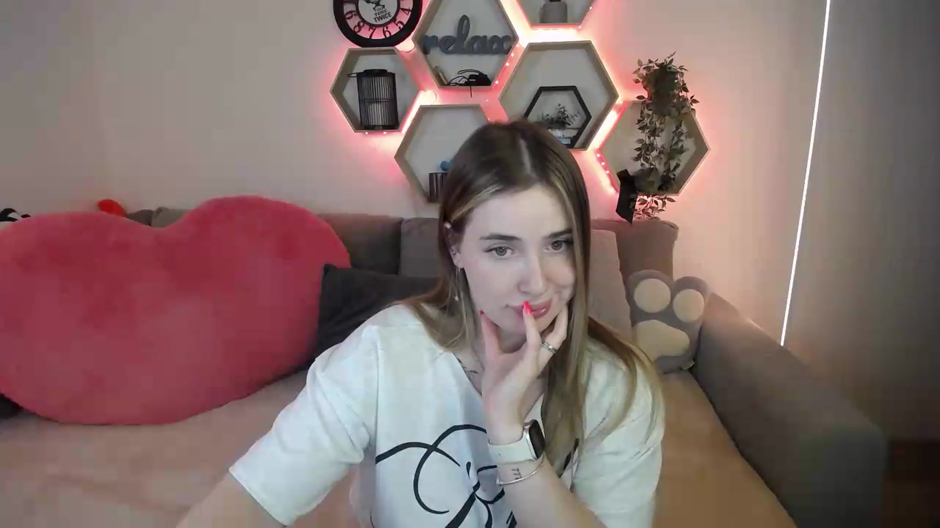 Gallery image thumbnail from SabrinaViolet's myfreecams stream on, 07/20/2026, 11:33 image 16 of 20