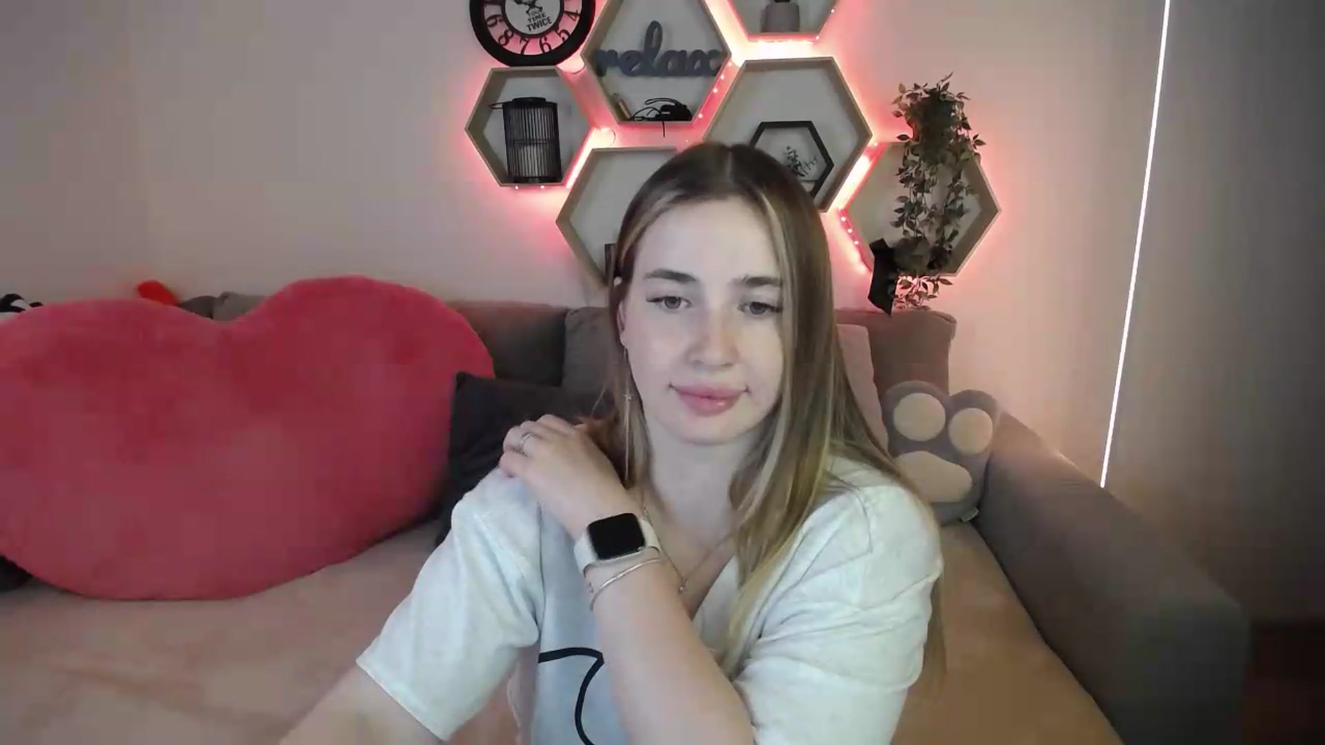 Gallery image thumbnail from SabrinaViolet's myfreecams stream on, 07/20/2026, 11:33 image 5 of 20