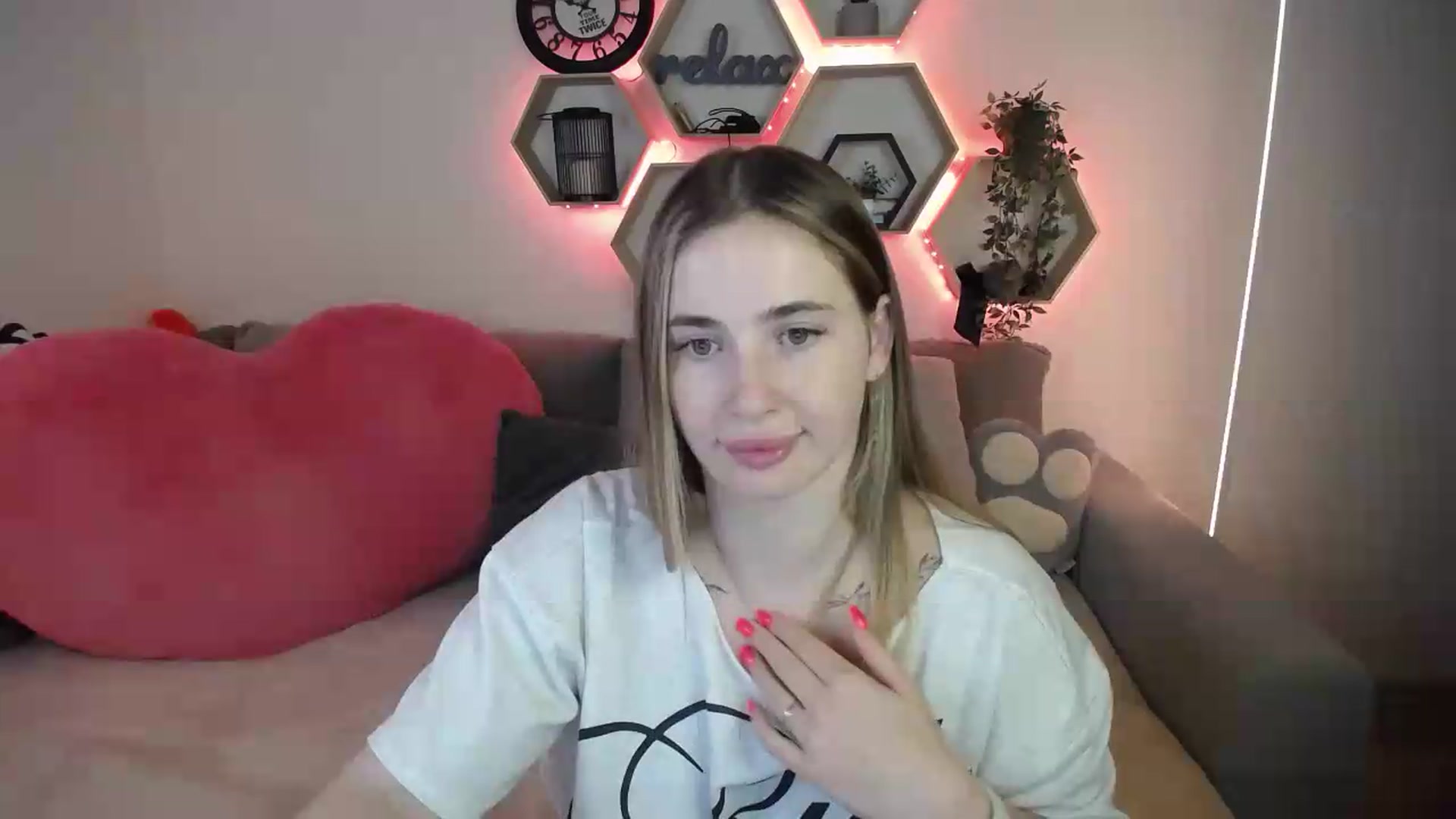Gallery image thumbnail from SabrinaViolet's myfreecams stream on, 07/20/2026, 11:33 image 4 of 20