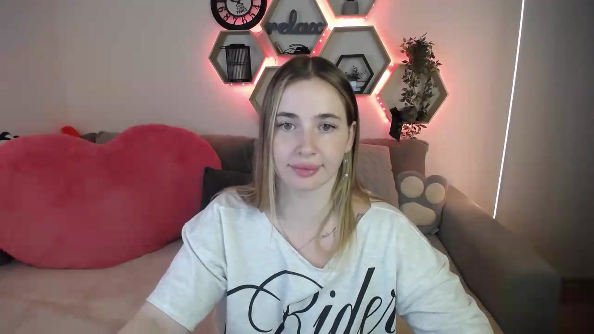 Gallery image thumbnail from SabrinaViolet's myfreecams stream on, 07/20/2026, 11:33 image 3 of 20