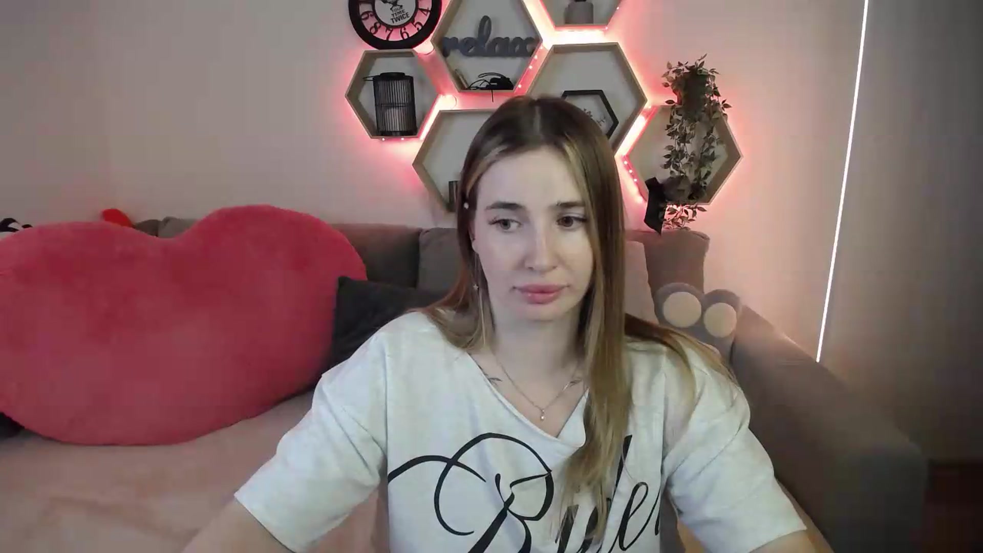 Gallery image thumbnail from SabrinaViolet's myfreecams stream on, 07/20/2026, 11:33 image 18 of 20