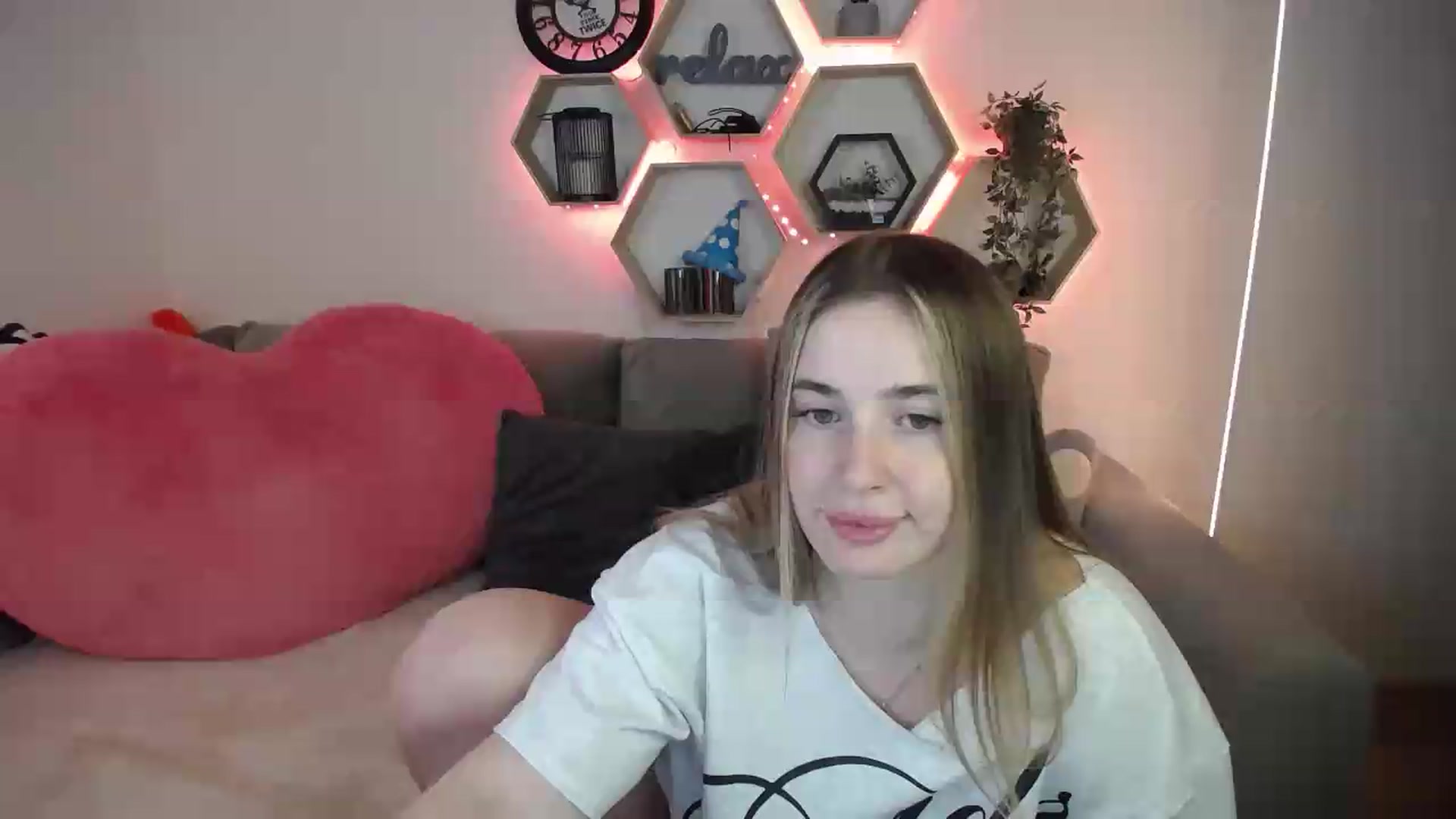 Gallery image thumbnail from SabrinaViolet's myfreecams stream on, 07/20/2026, 11:33 image 1 of 20