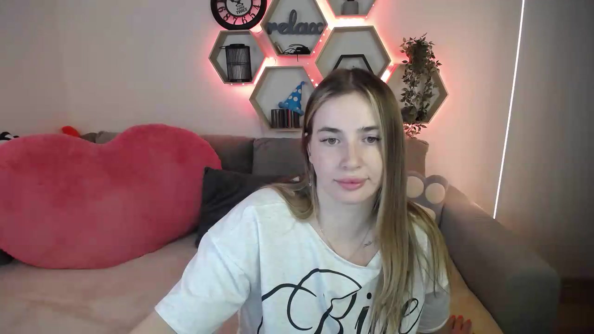 Gallery image thumbnail from SabrinaViolet's myfreecams stream on, 07/20/2026, 11:33 image 12 of 20