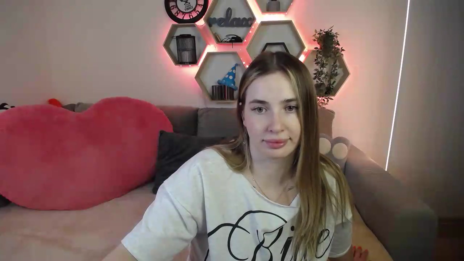 Gallery image thumbnail from SabrinaViolet's myfreecams stream on, 07/20/2026, 11:33 image 11 of 20