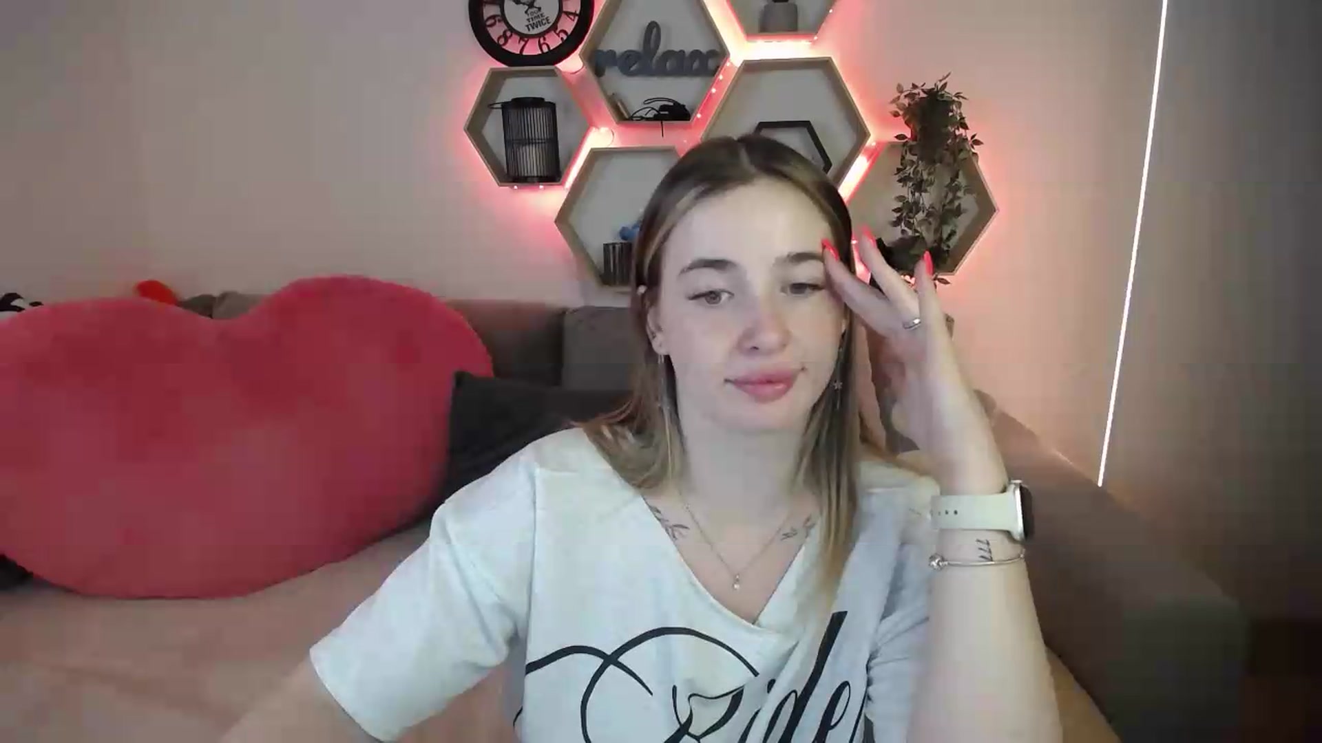 Gallery image thumbnail from SabrinaViolet's myfreecams stream on, 07/20/2026, 11:33 image 9 of 20