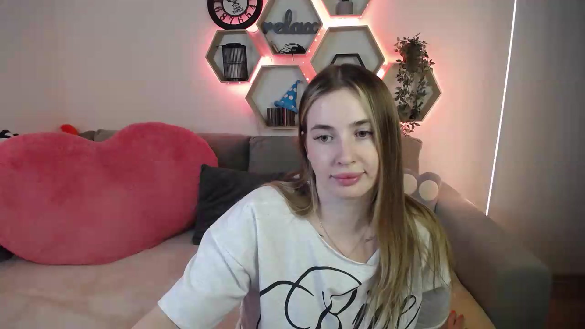 Gallery image thumbnail from SabrinaViolet's myfreecams stream on, 07/20/2026, 11:33 image 10 of 20