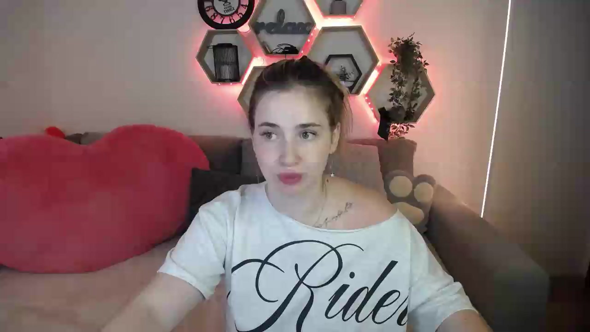 Gallery image thumbnail from SabrinaViolet's myfreecams stream on, 07/20/2026, 12:22 image 2 of 20