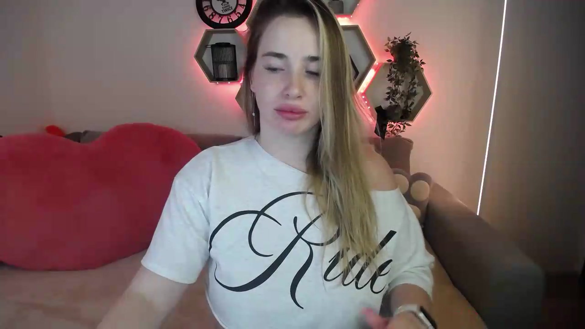 Gallery image thumbnail from SabrinaViolet's myfreecams stream on, 07/20/2026, 12:22 image 18 of 20