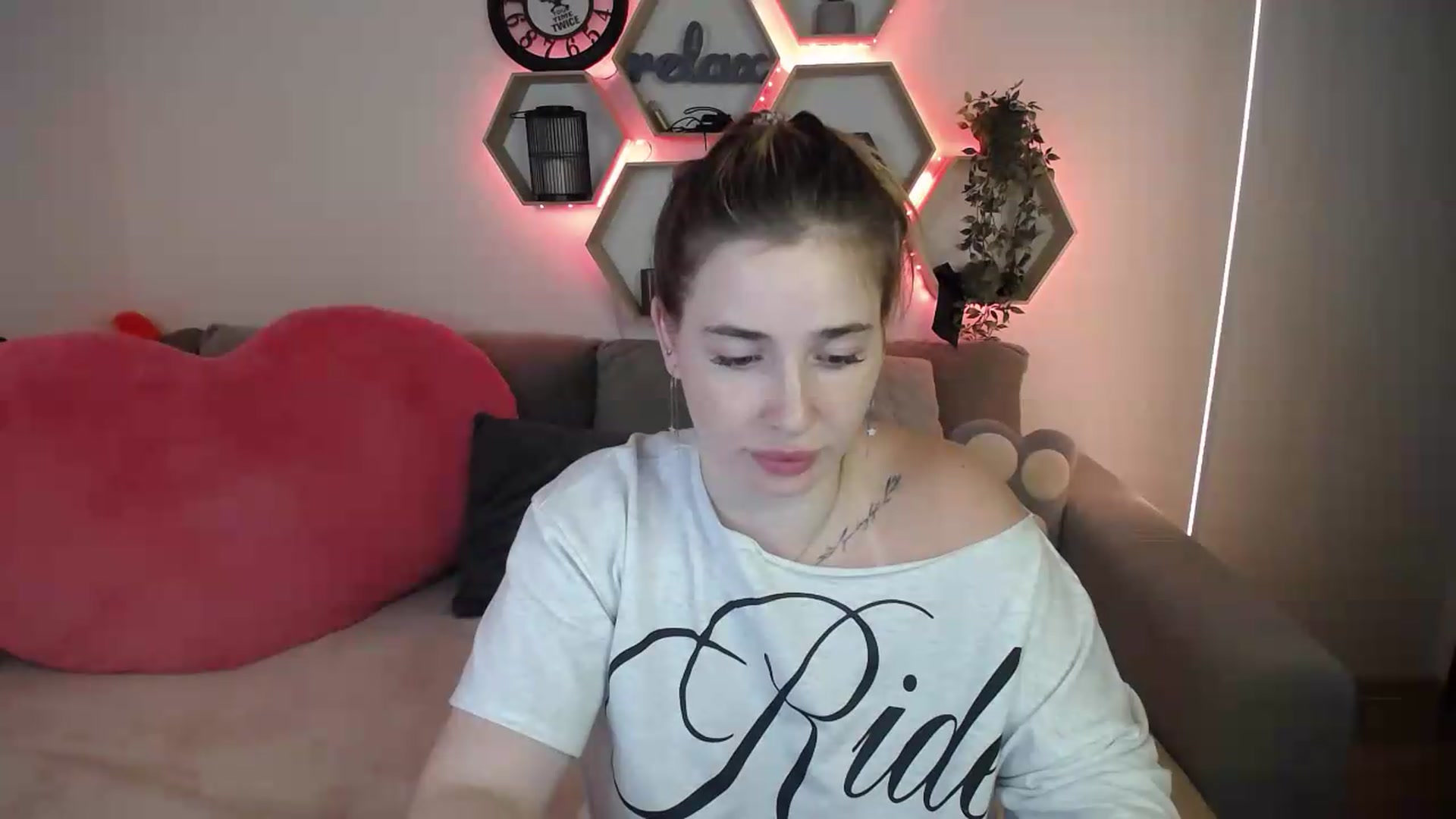 Gallery image thumbnail from SabrinaViolet's myfreecams stream on, 07/20/2026, 12:22 image 15 of 20