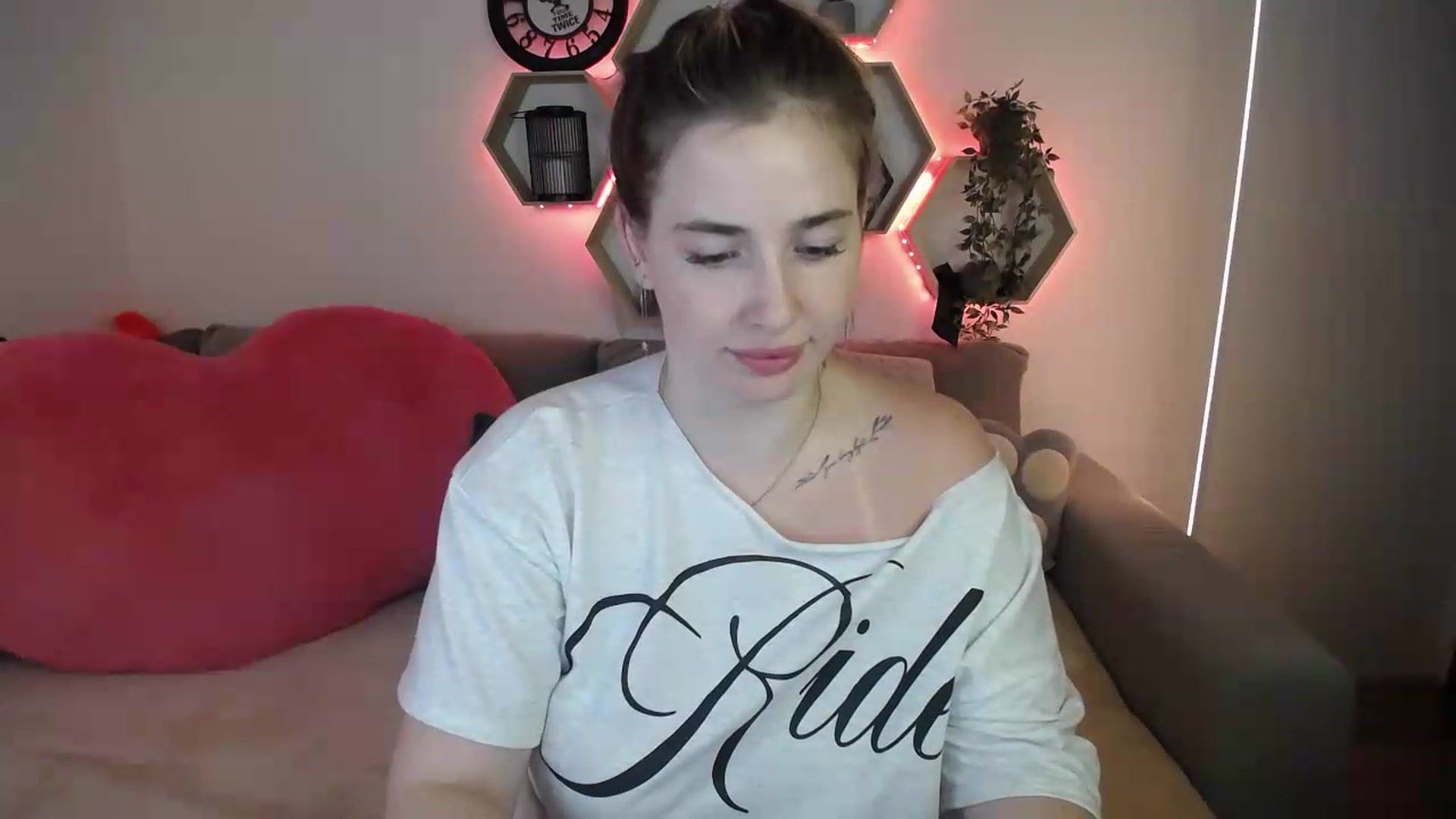 Gallery image thumbnail from SabrinaViolet's myfreecams stream on, 07/20/2026, 12:22 image 16 of 20