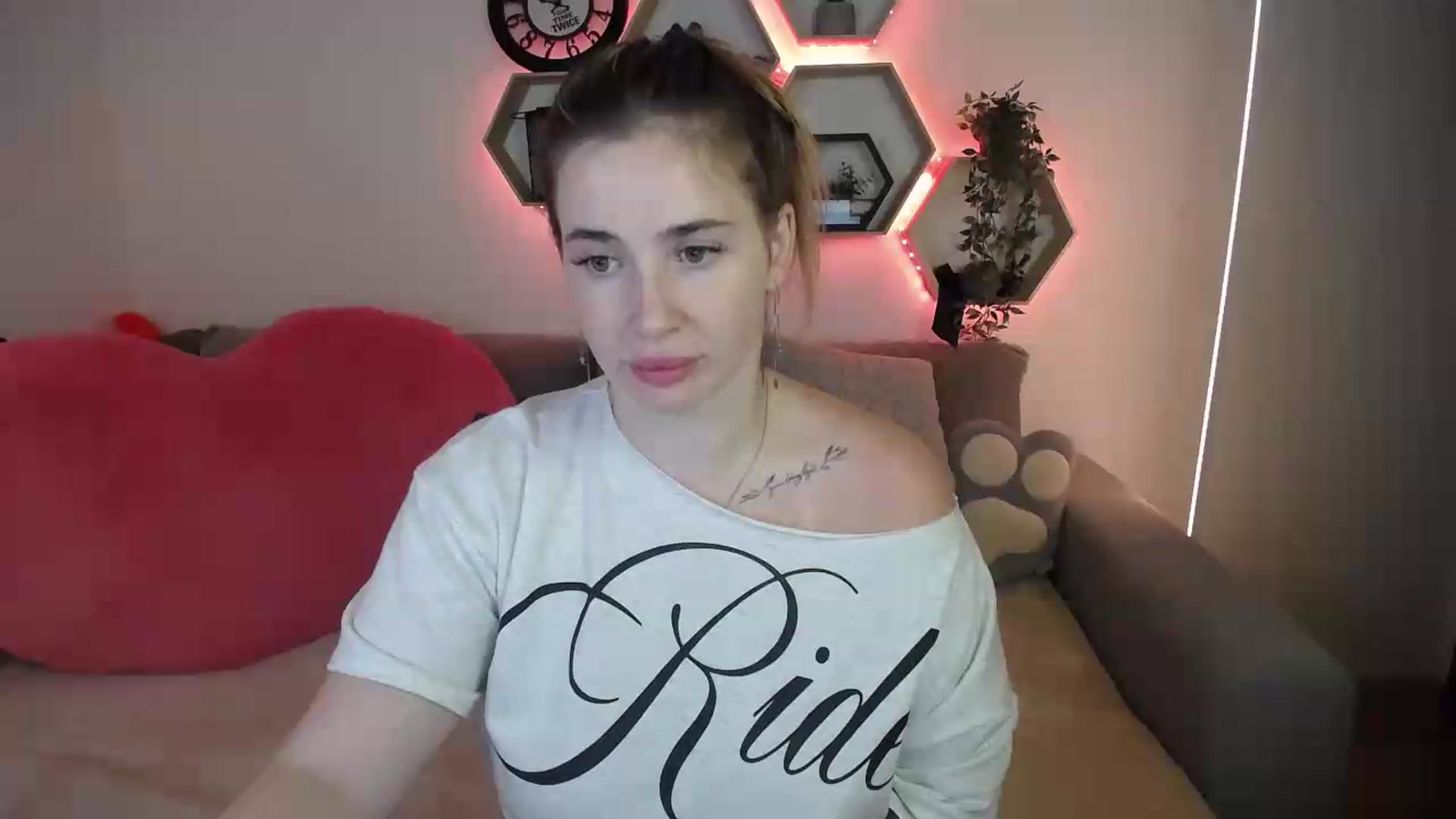 Gallery image thumbnail from SabrinaViolet's myfreecams stream on, 07/20/2026, 12:22 image 6 of 20
