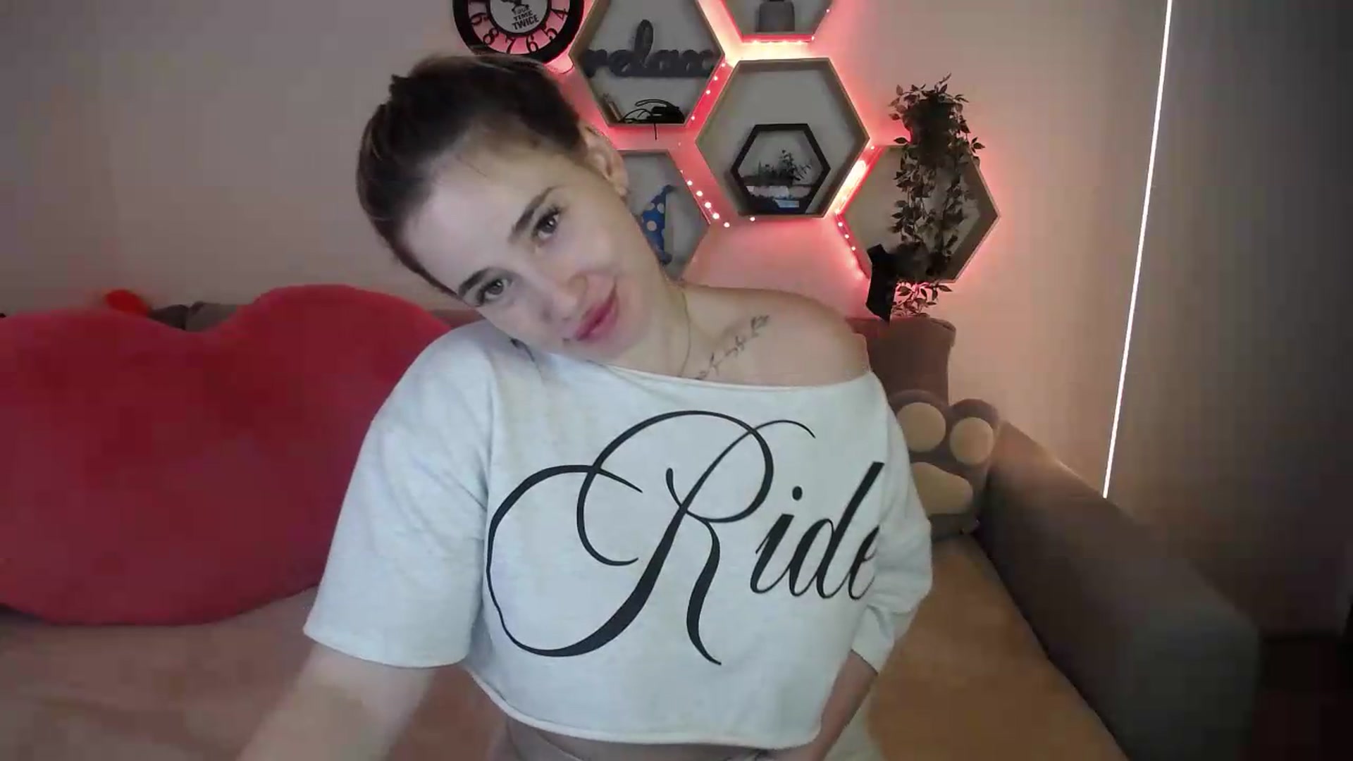 Gallery image thumbnail from SabrinaViolet's myfreecams stream on, 07/20/2026, 12:22 image 17 of 20