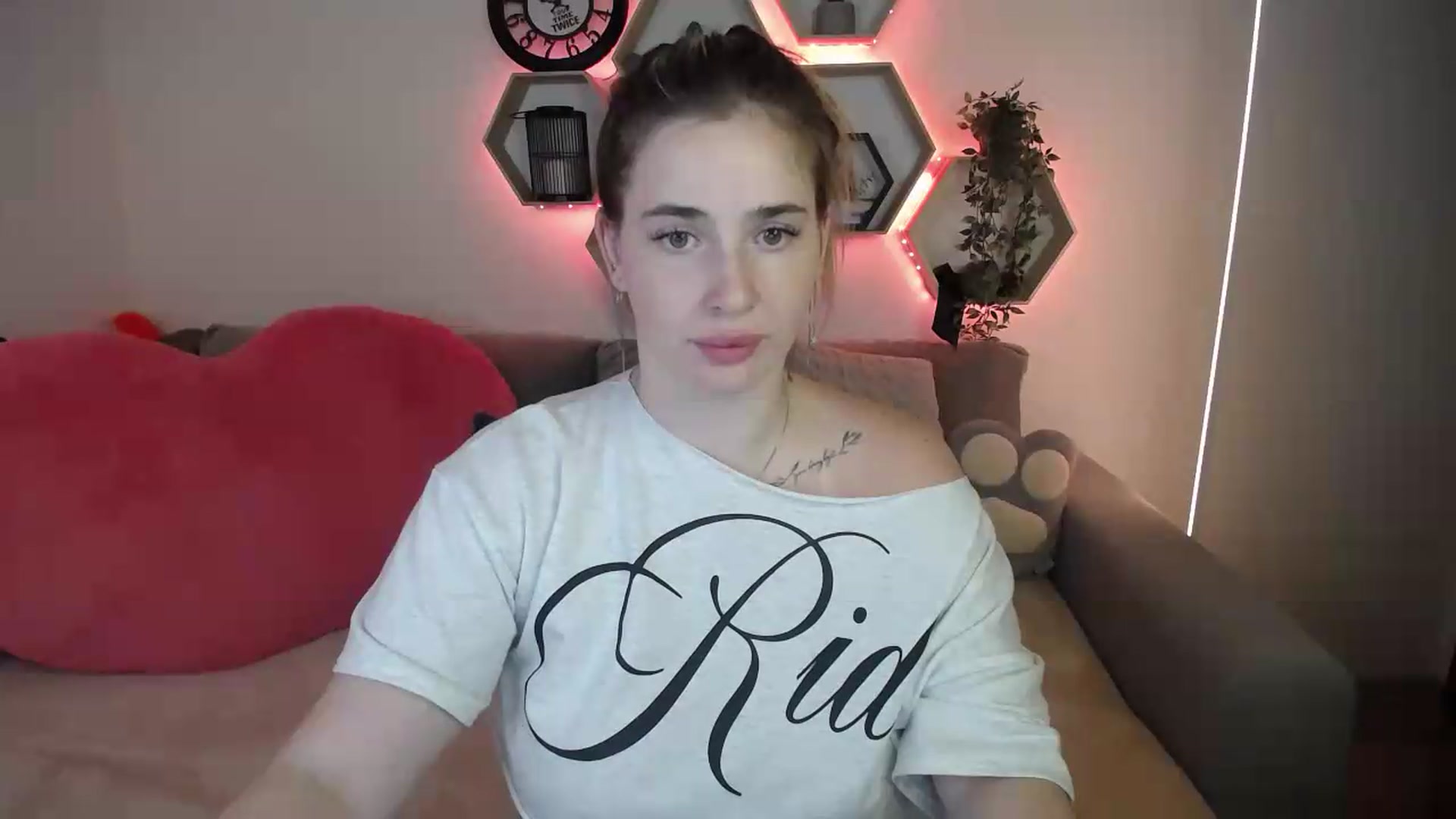 Gallery image thumbnail from SabrinaViolet's myfreecams stream on, 07/20/2026, 12:22 image 8 of 20