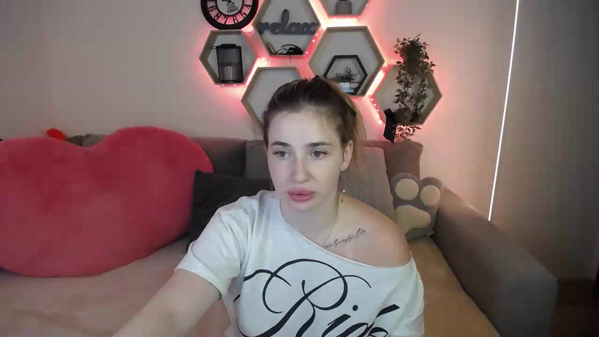 Gallery image thumbnail from SabrinaViolet's myfreecams stream on, 07/20/2026, 12:22 image 3 of 20