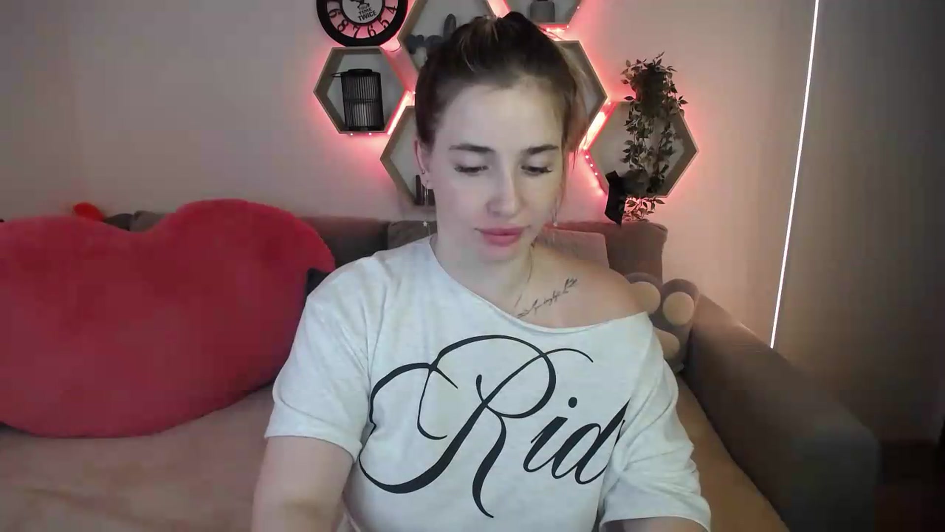 Gallery image thumbnail from SabrinaViolet's myfreecams stream on, 07/20/2026, 12:22 image 7 of 20
