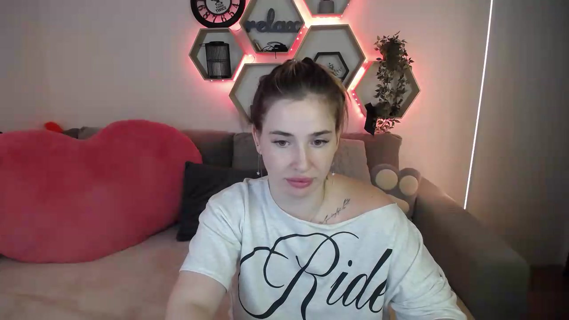 Gallery image thumbnail from SabrinaViolet's myfreecams stream on, 07/20/2026, 12:22 image 14 of 20