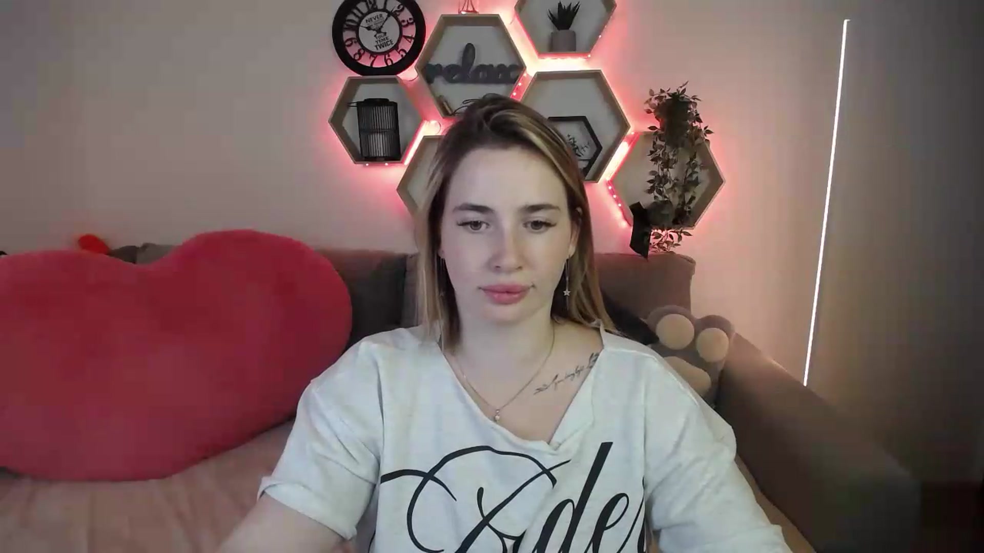 Gallery image thumbnail from SabrinaViolet's myfreecams stream on, 07/20/2026, 13:43 image 19 of 20