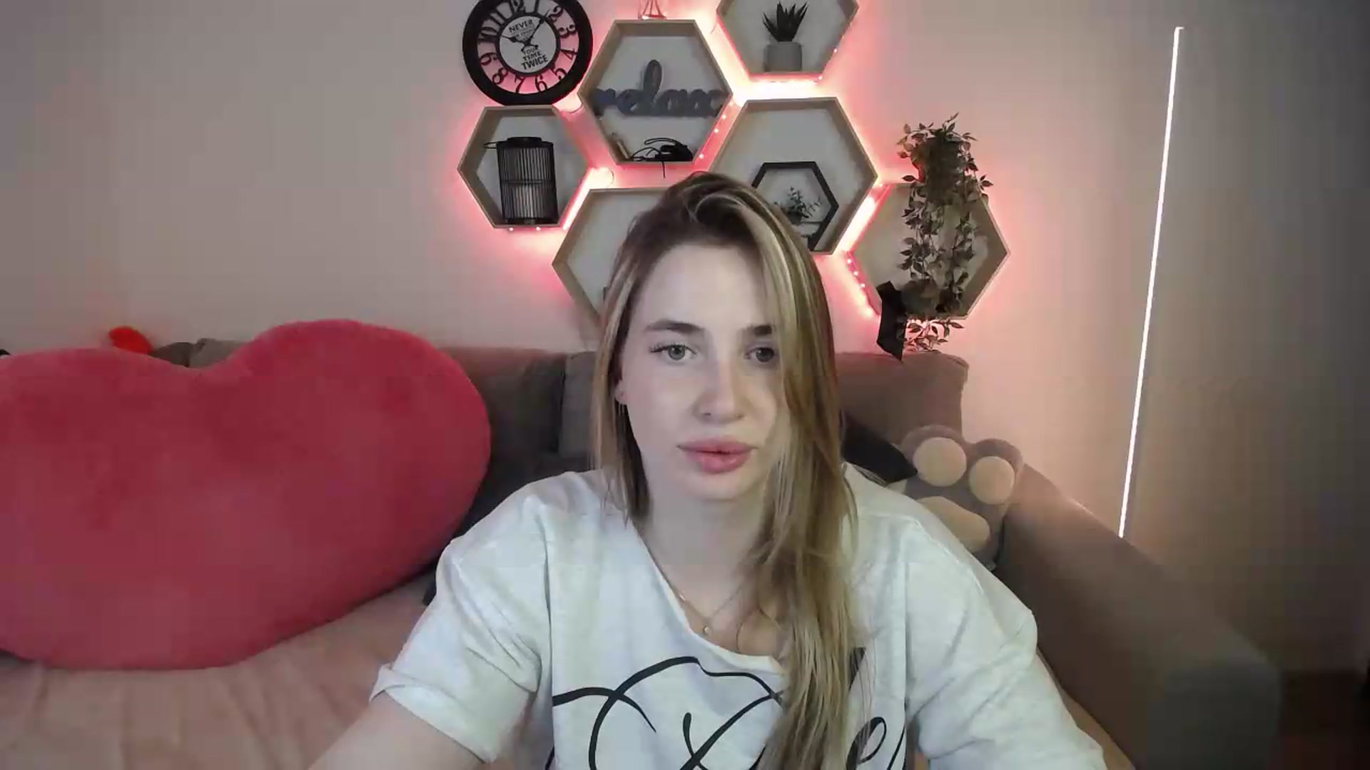 Gallery image thumbnail from SabrinaViolet's myfreecams stream on, 07/20/2026, 13:43 image 18 of 20