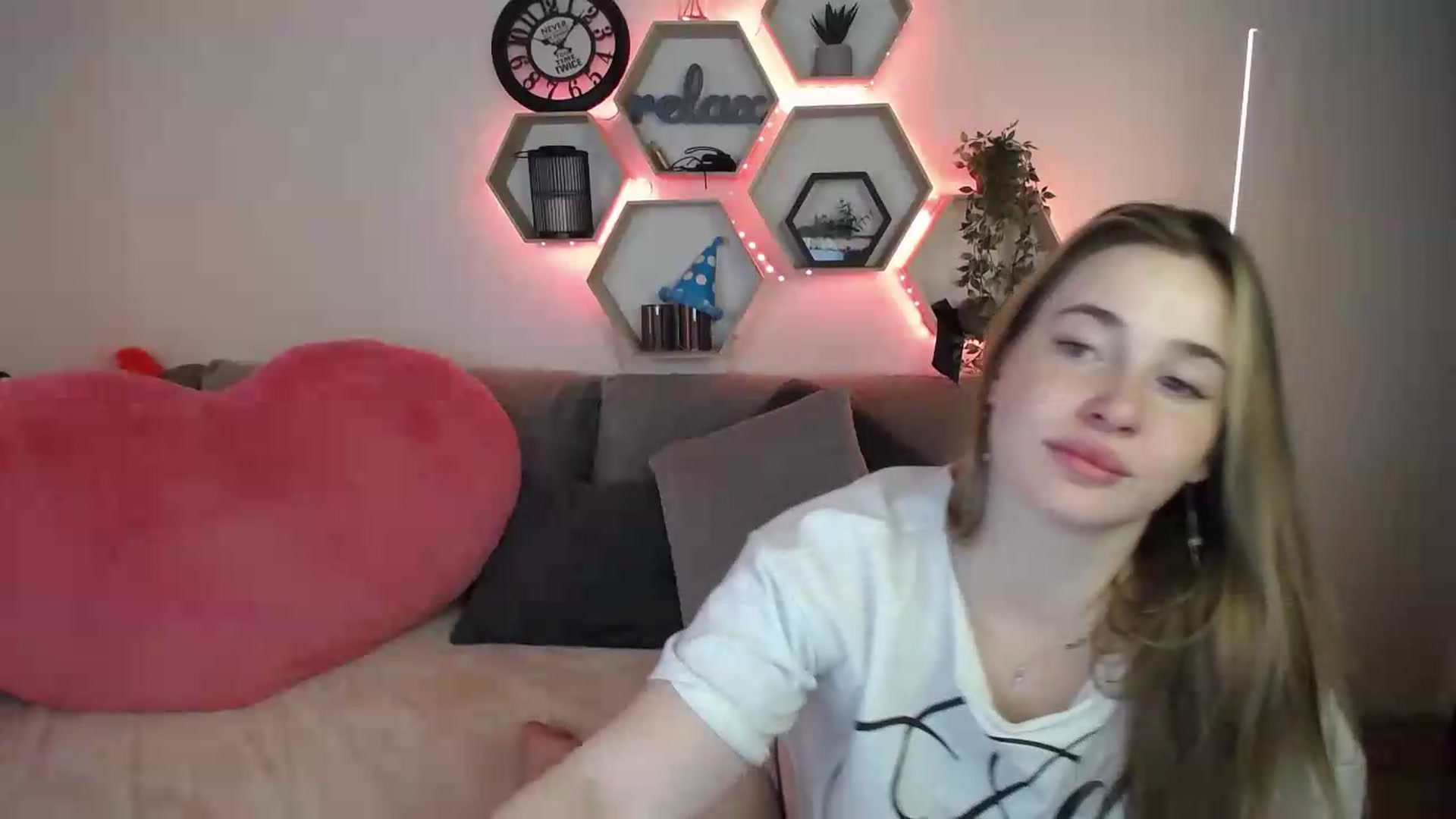 Gallery image thumbnail from SabrinaViolet's myfreecams stream on, 07/20/2026, 13:43 image 14 of 20