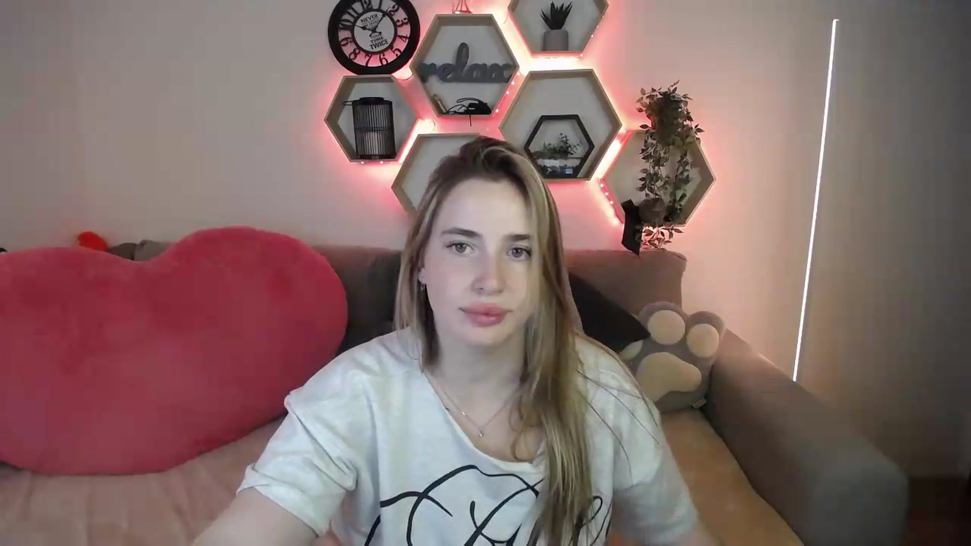 Gallery image thumbnail from SabrinaViolet's myfreecams stream on, 07/20/2026, 13:43 image 16 of 20