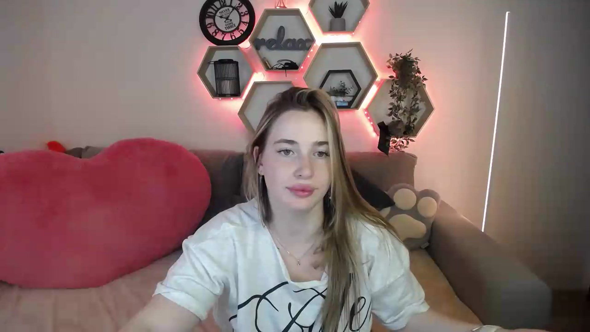 Gallery image thumbnail from SabrinaViolet's myfreecams stream on, 07/20/2026, 13:43 image 15 of 20